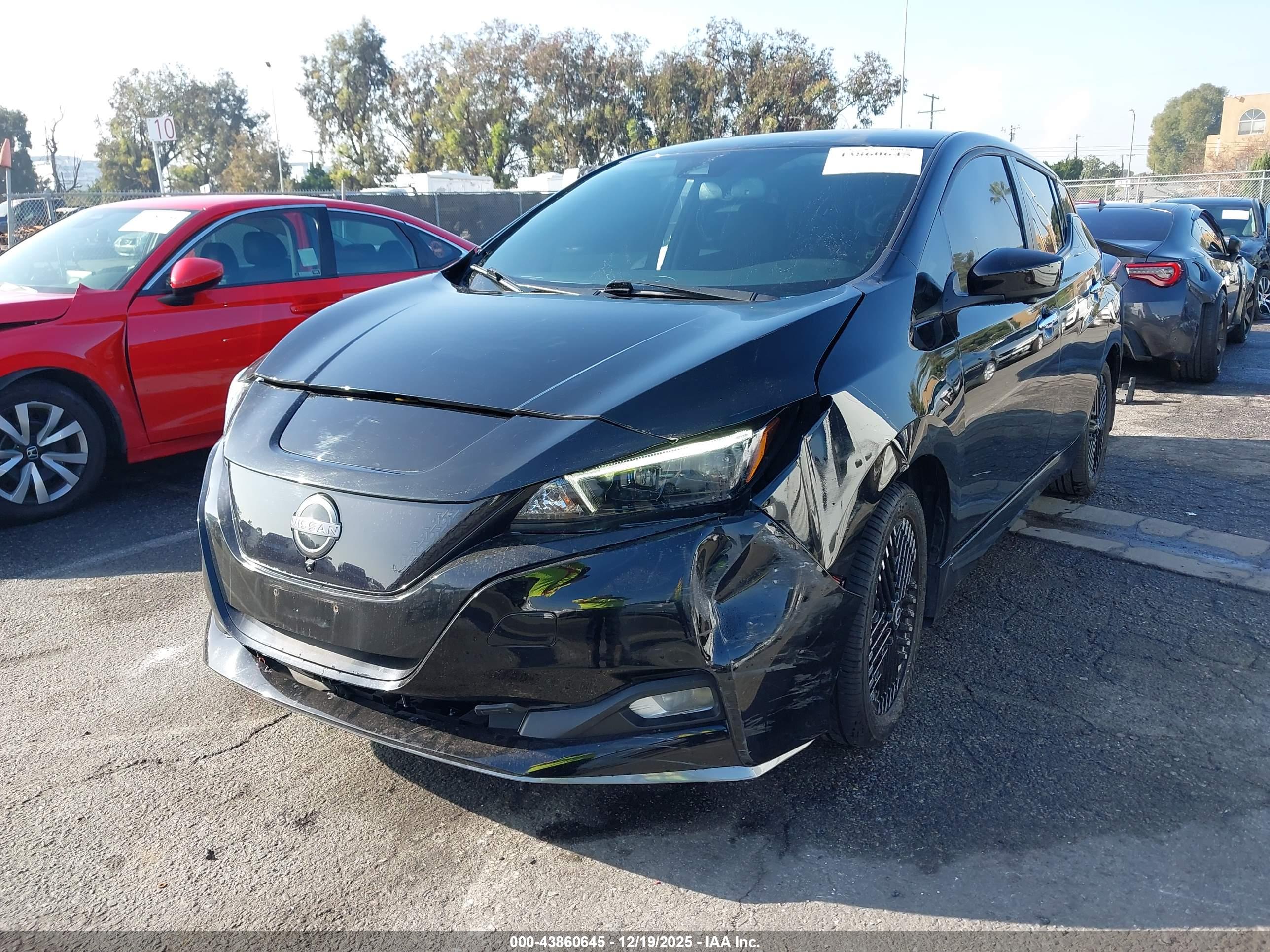 NISSAN LEAF image 2