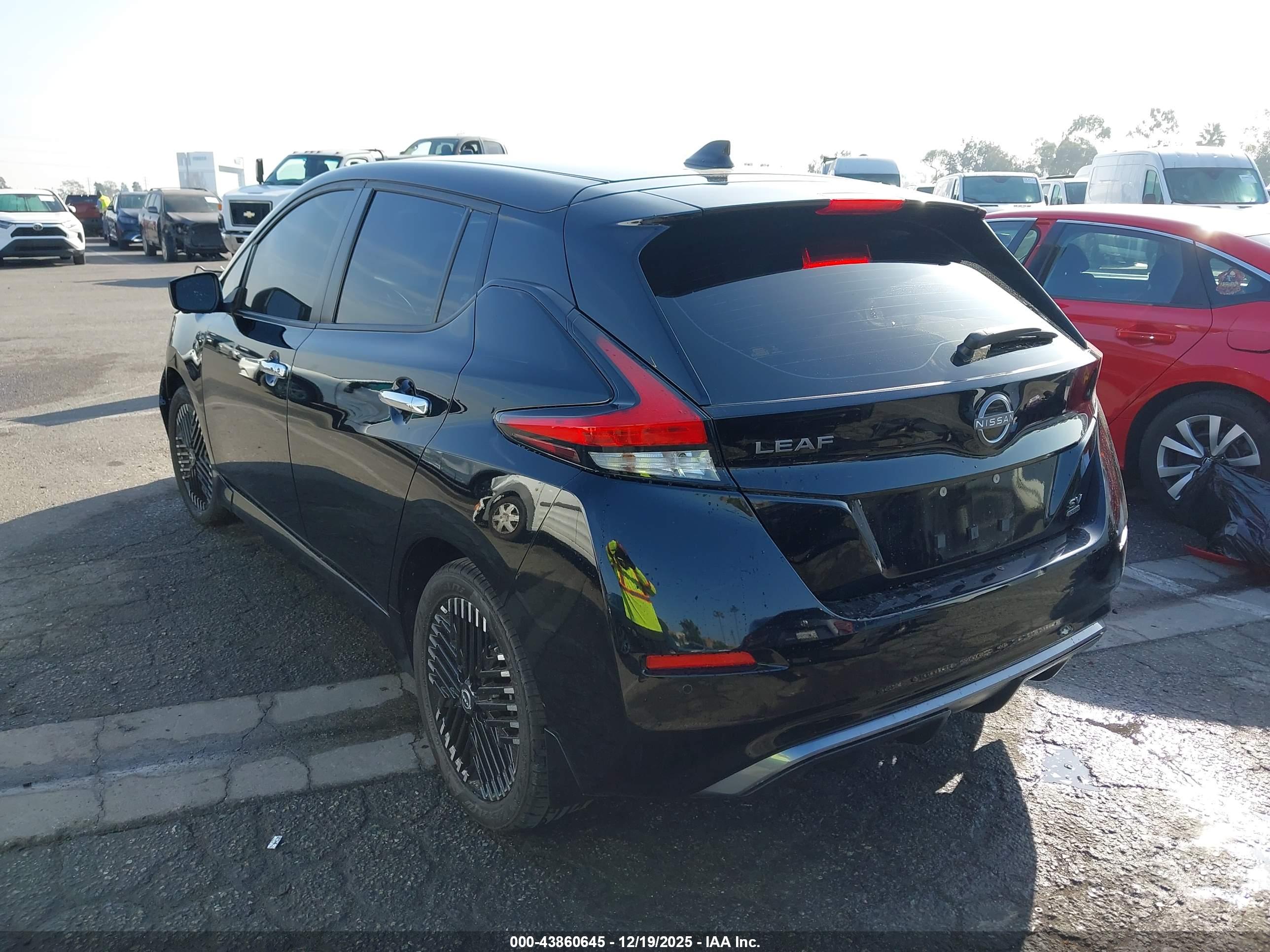 NISSAN LEAF image 3