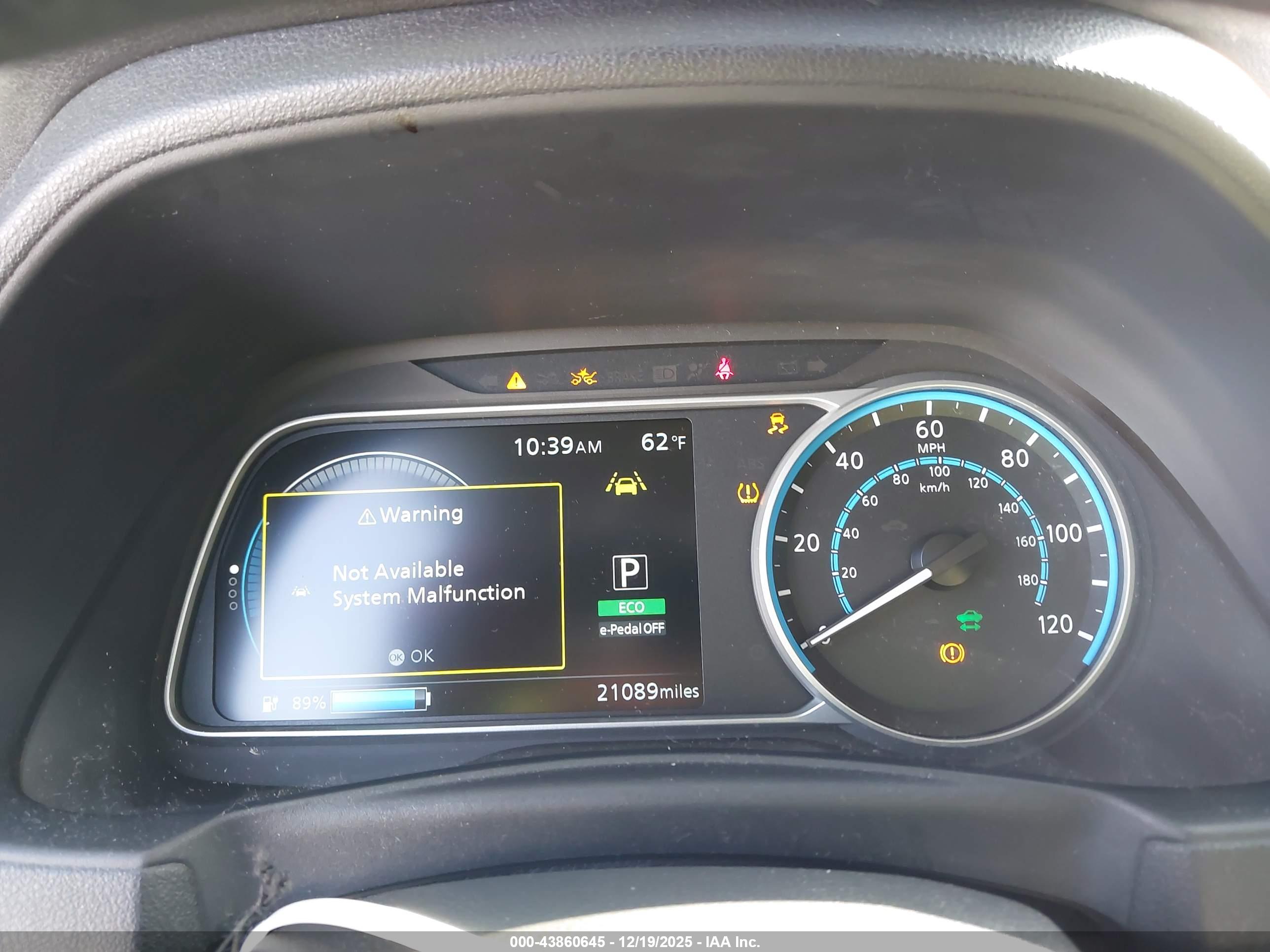 NISSAN LEAF image 7