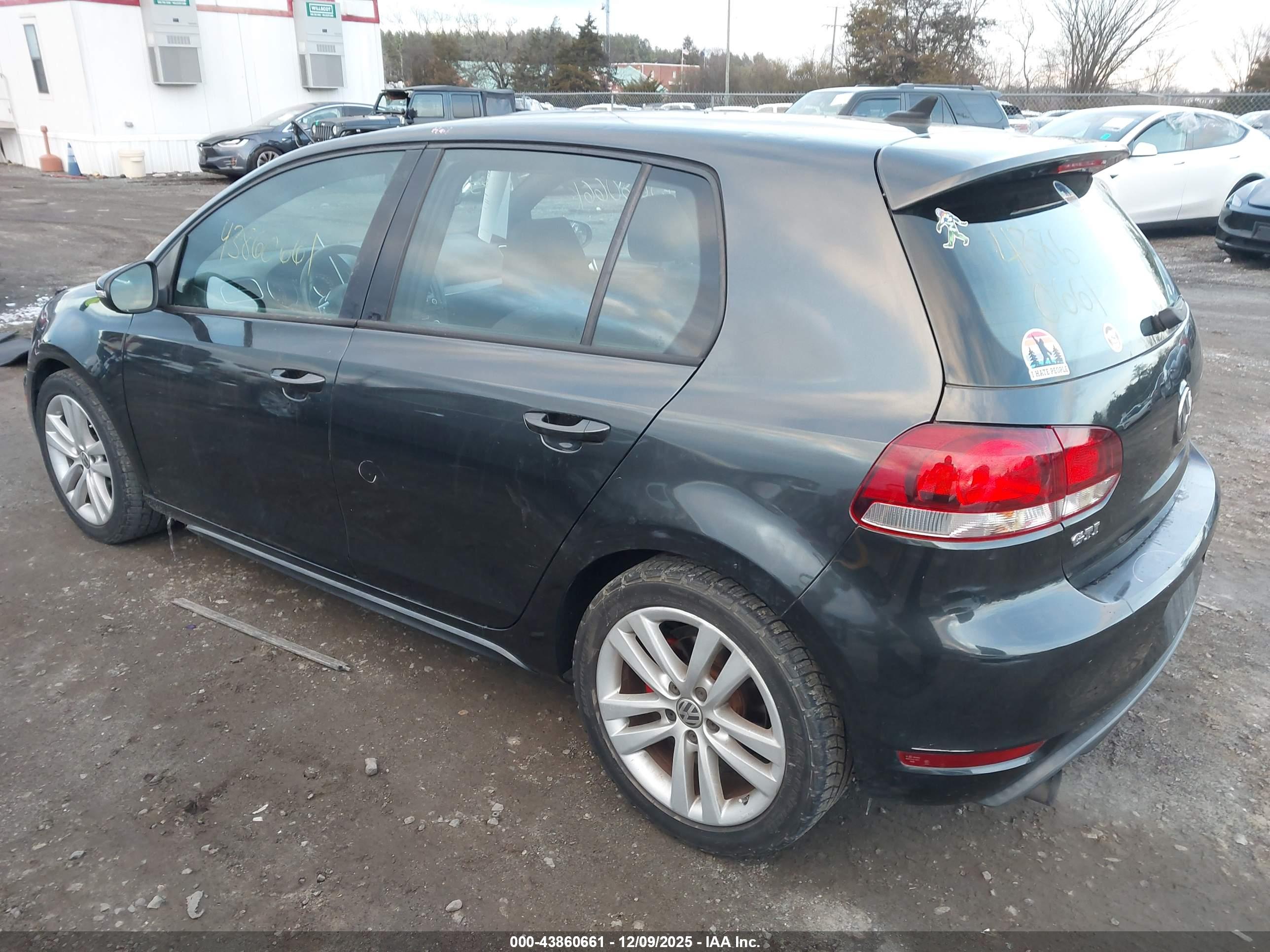 VOLKSWAGEN GTI image 3