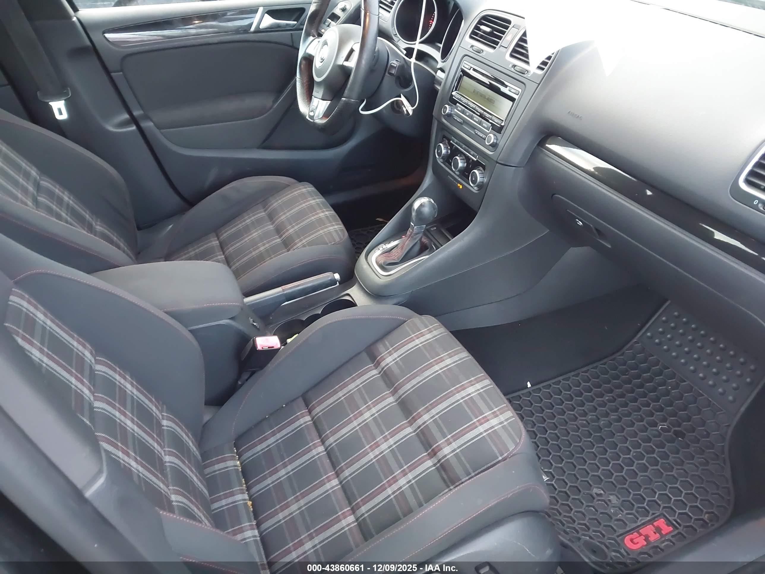 VOLKSWAGEN GTI image 5
