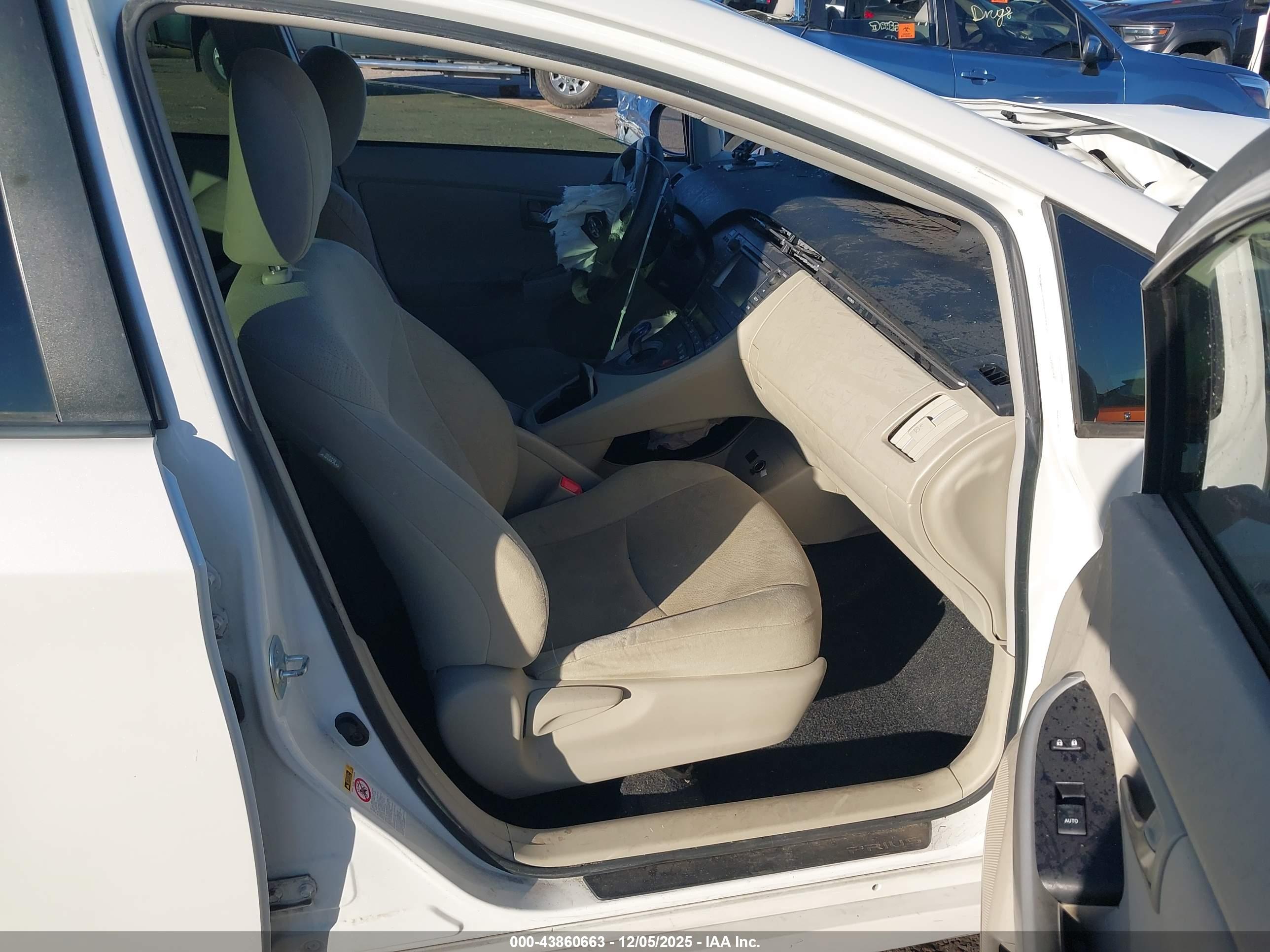 TOYOTA PRIUS image 5