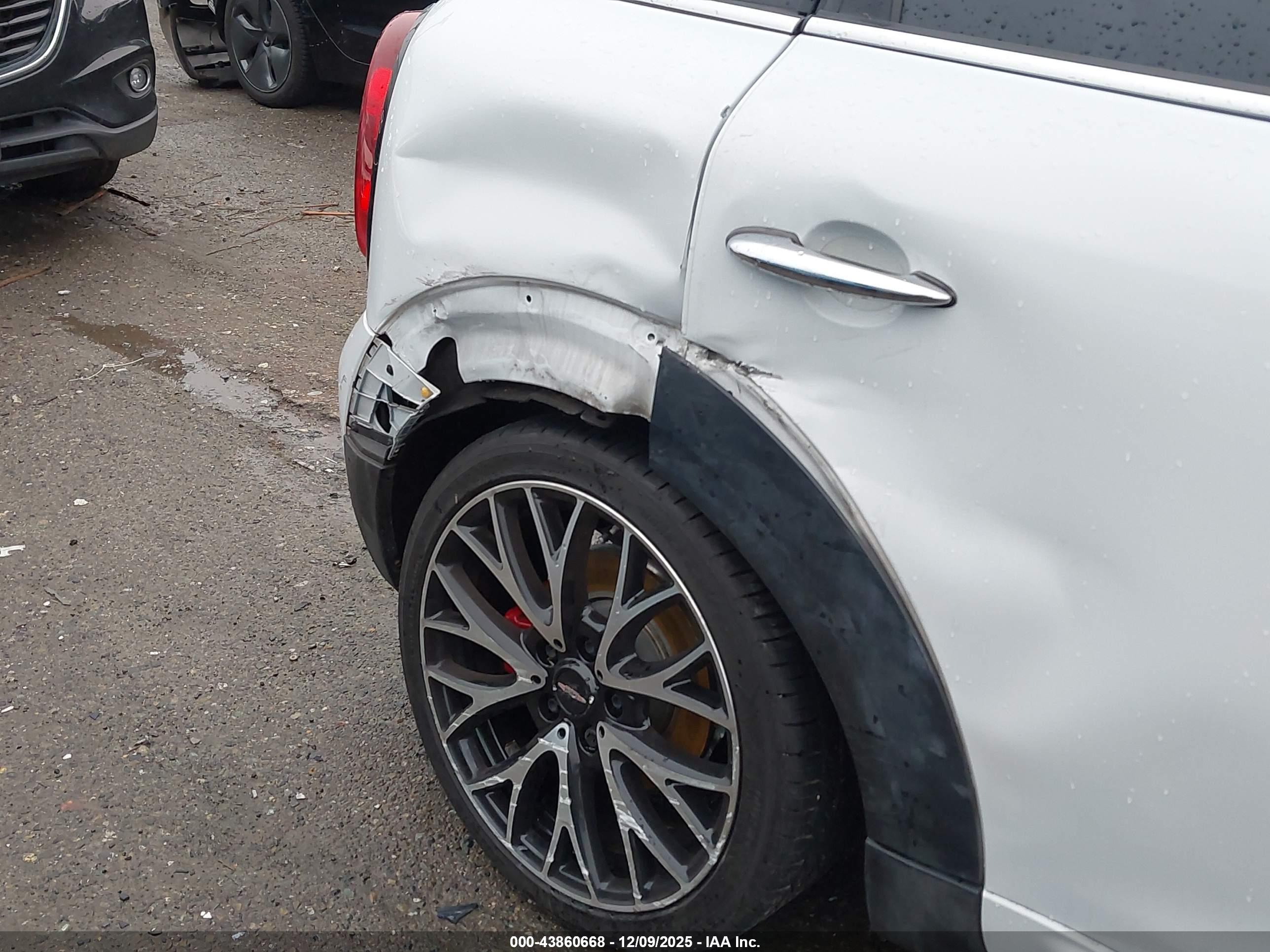 MINI COUNTRYMAN image 6