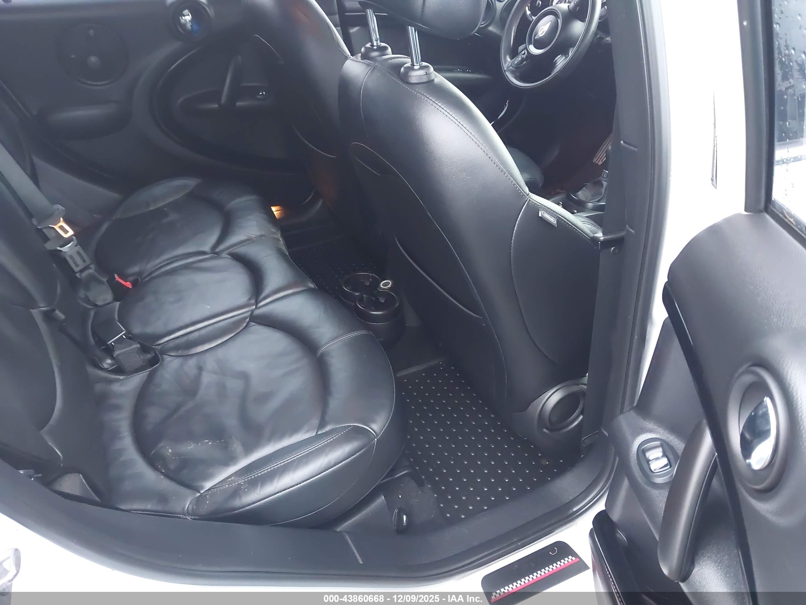 MINI COUNTRYMAN image 8
