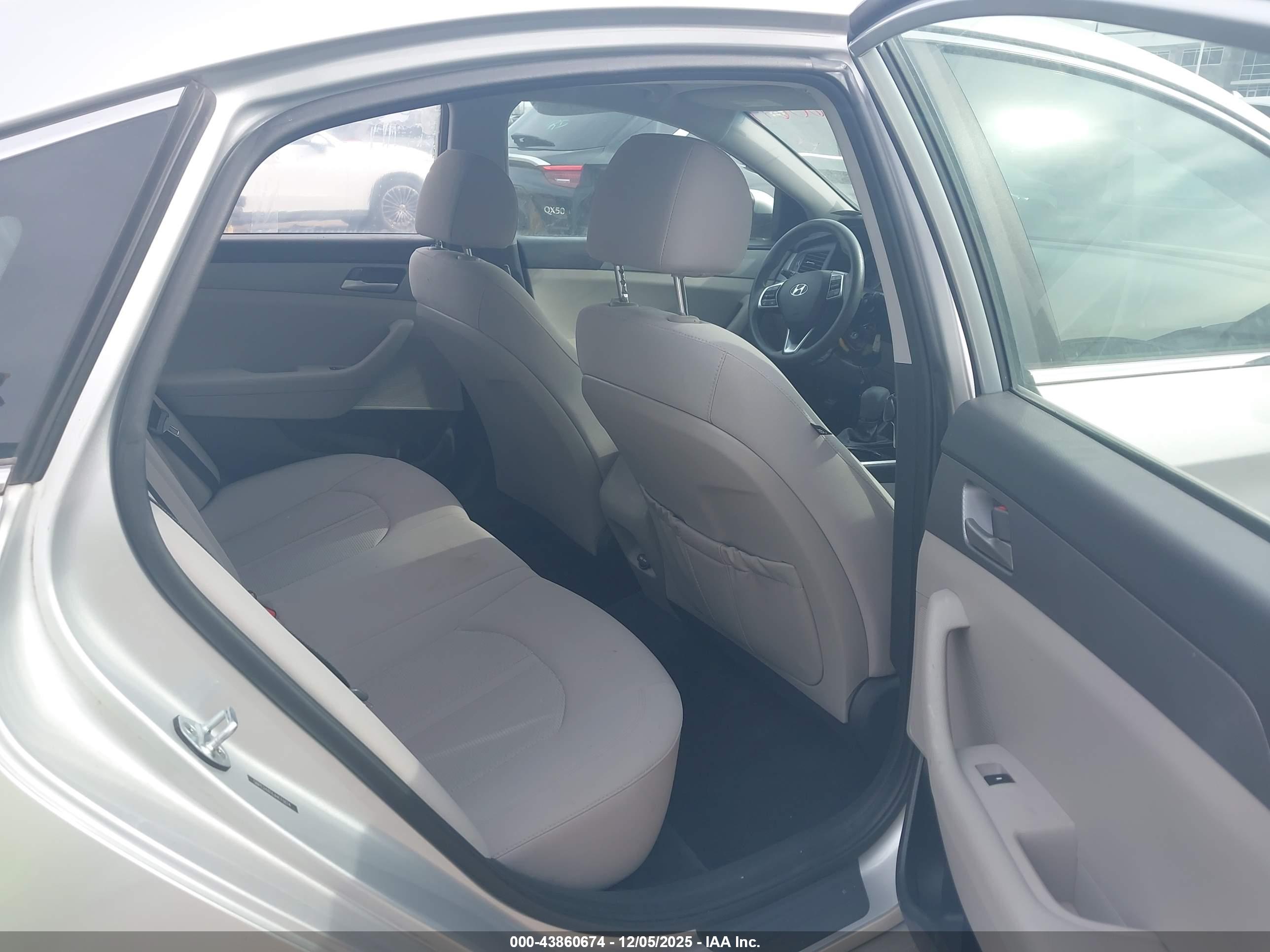 HYUNDAI SONATA image 8