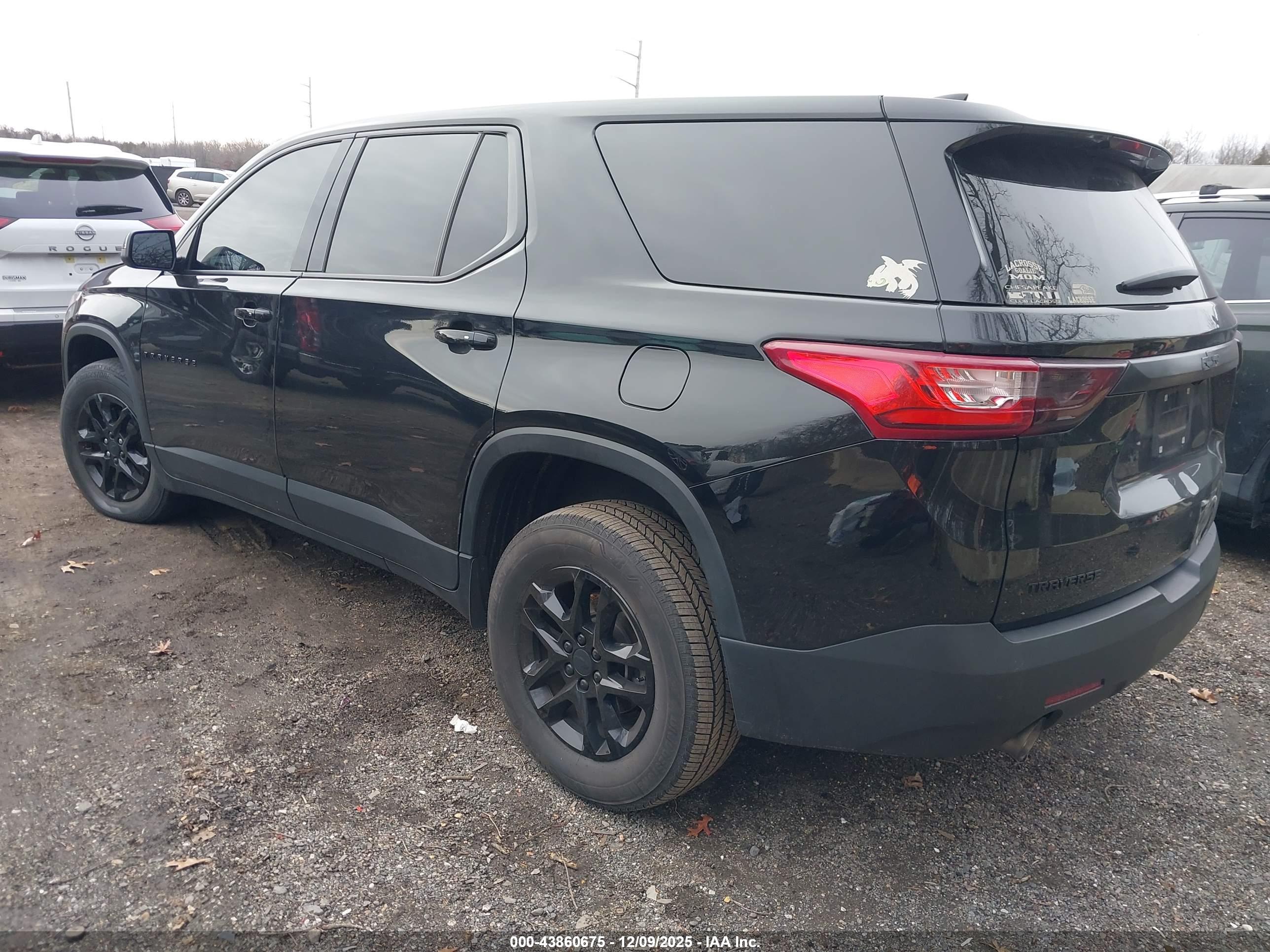 CHEVROLET TRAVERSE image 3