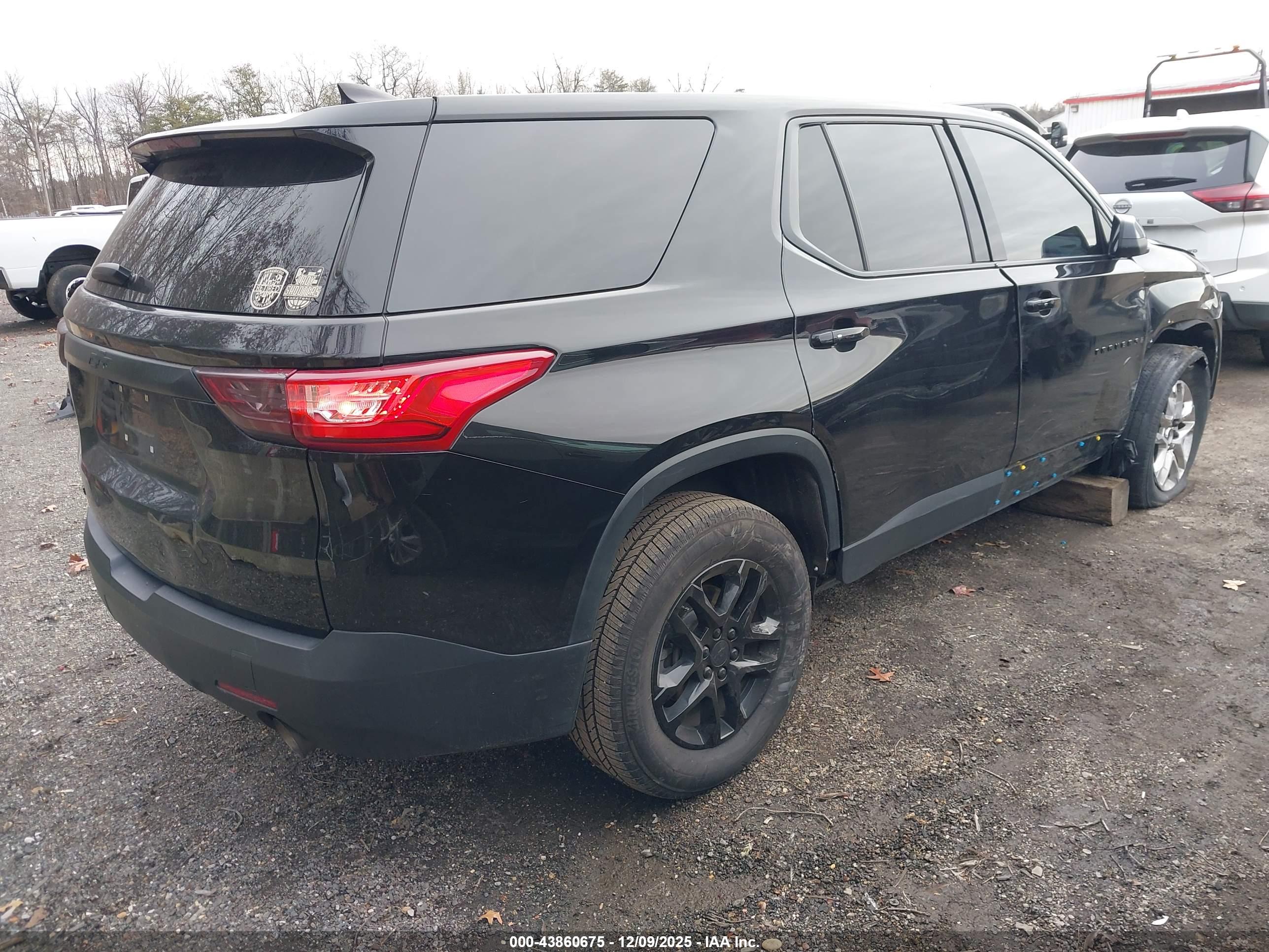 CHEVROLET TRAVERSE image 4
