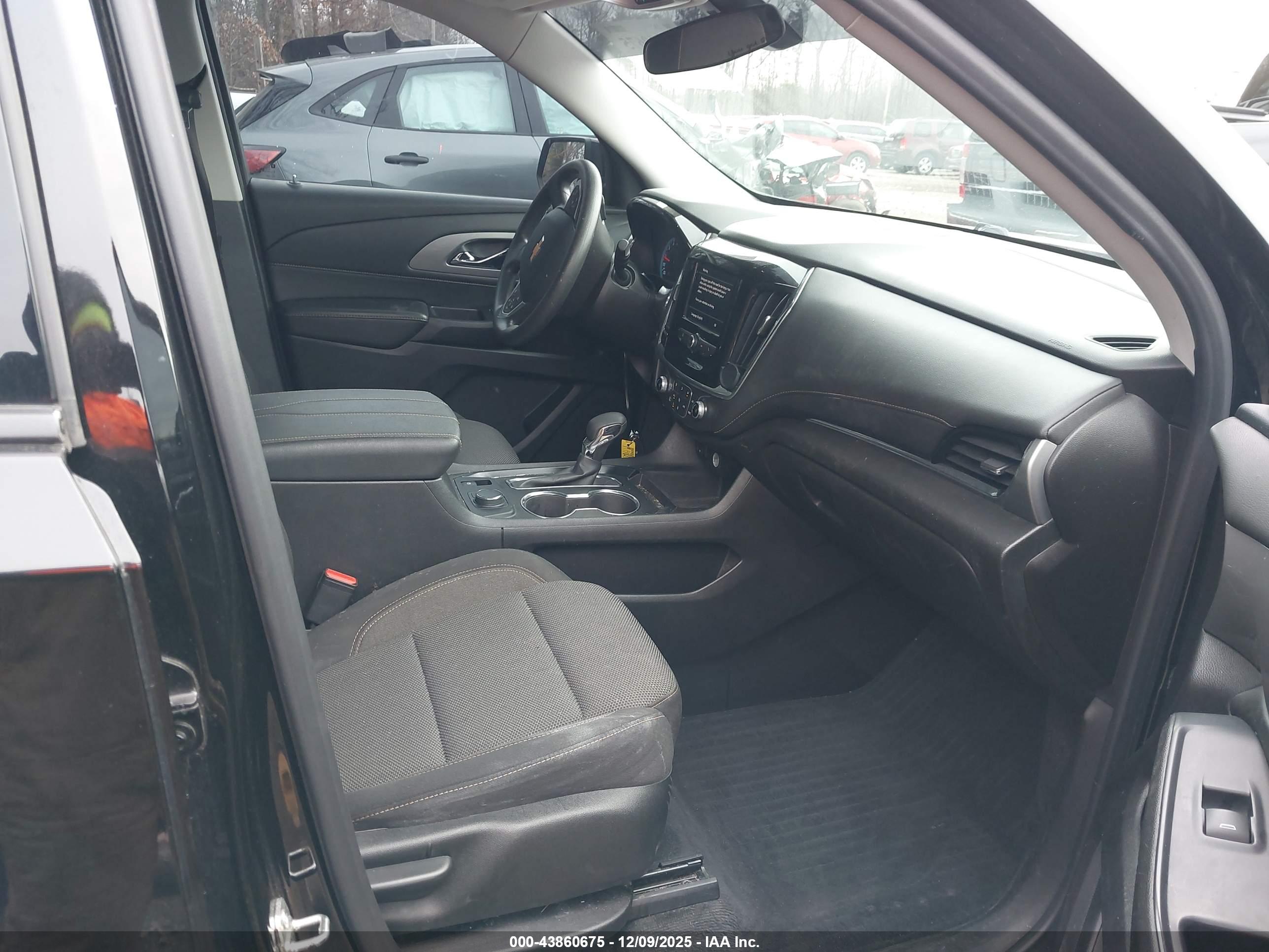CHEVROLET TRAVERSE image 5