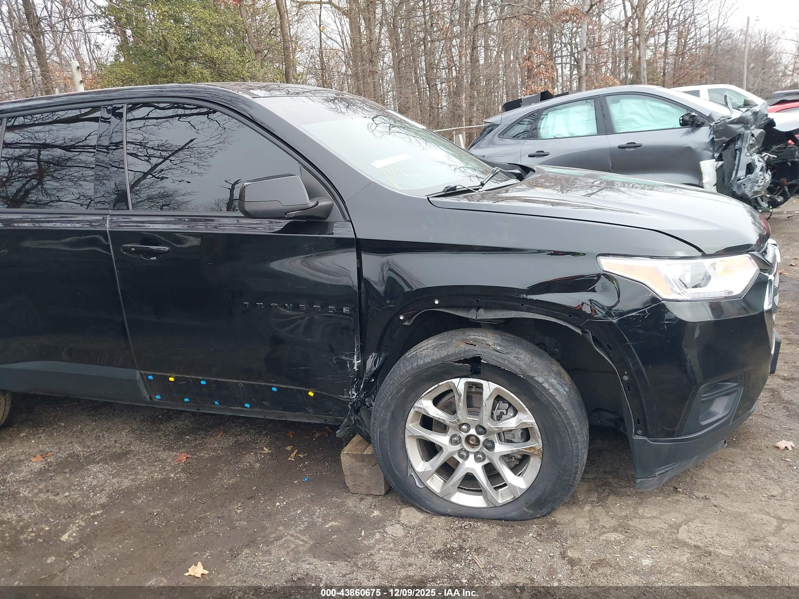 CHEVROLET TRAVERSE image 6