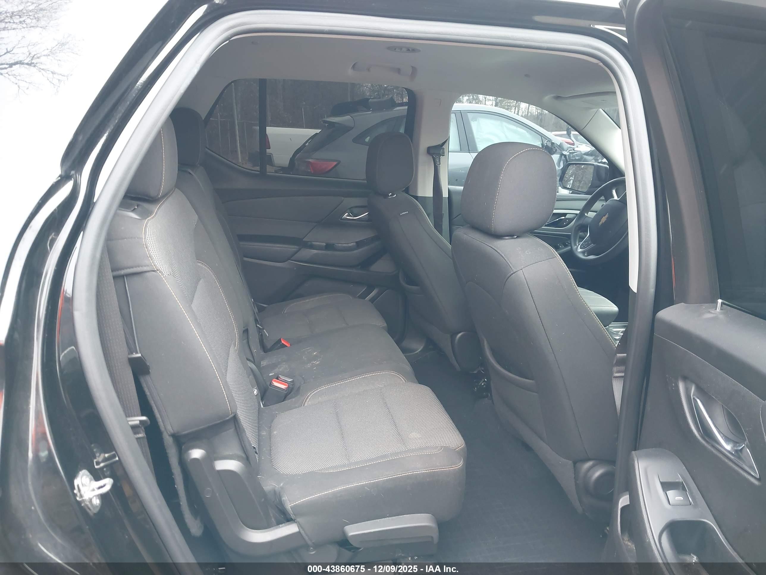 CHEVROLET TRAVERSE image 8