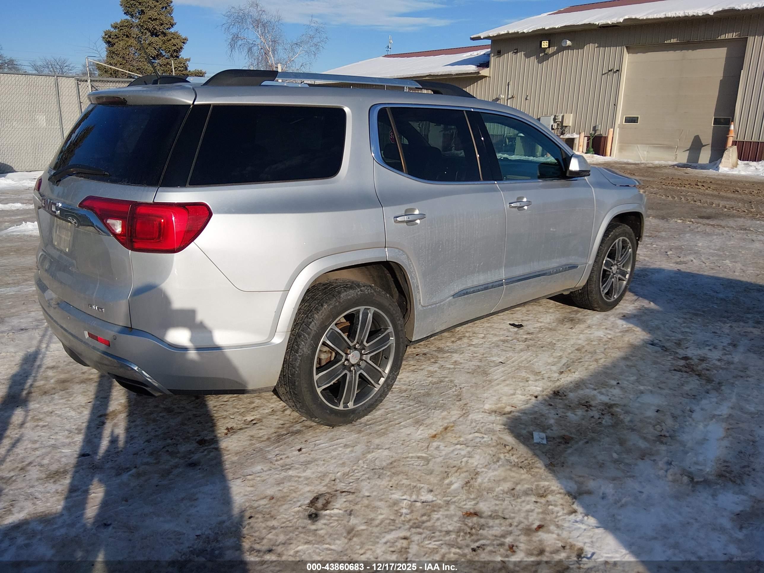 GMC ACADIA image 4