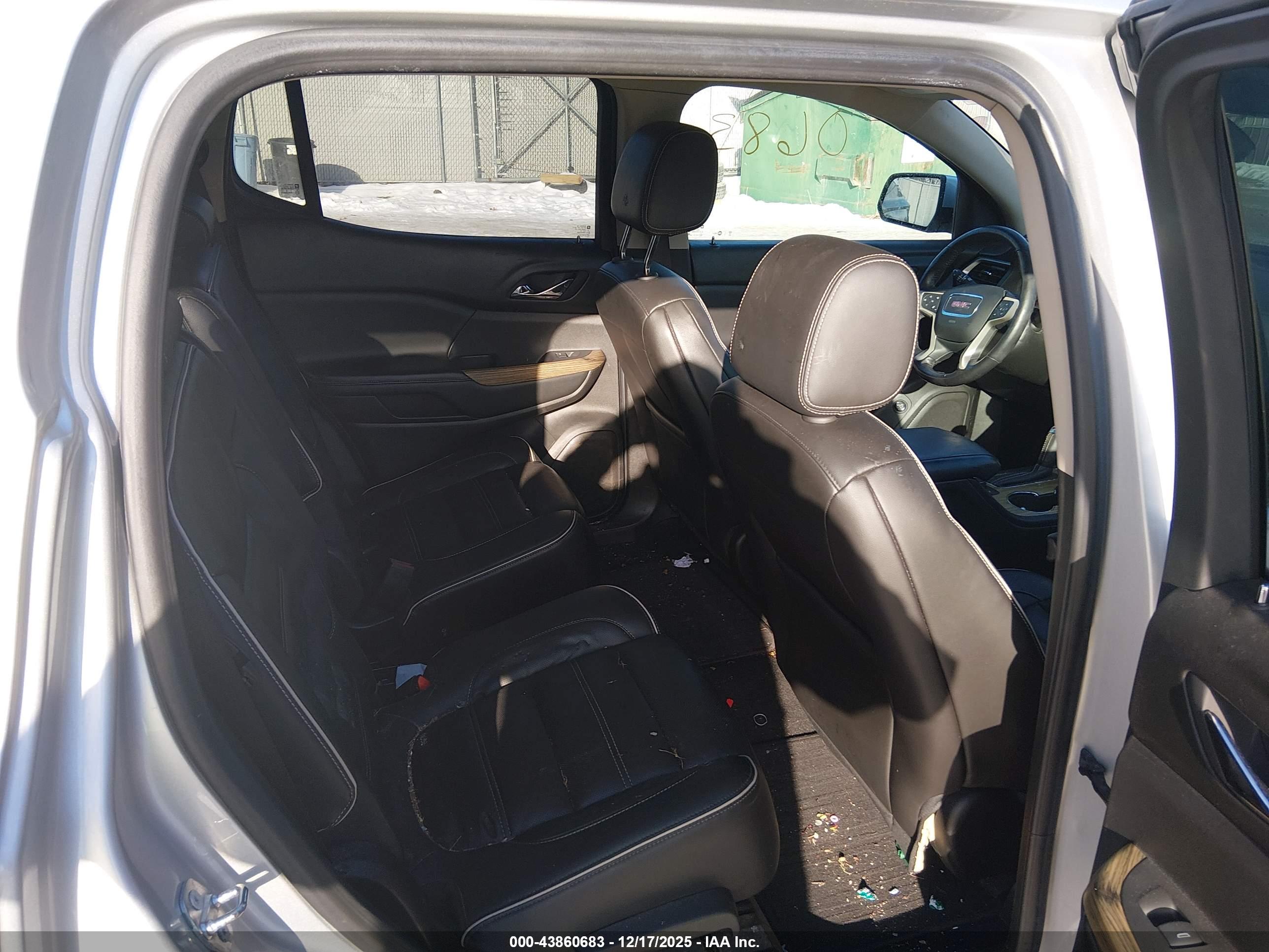 GMC ACADIA image 8