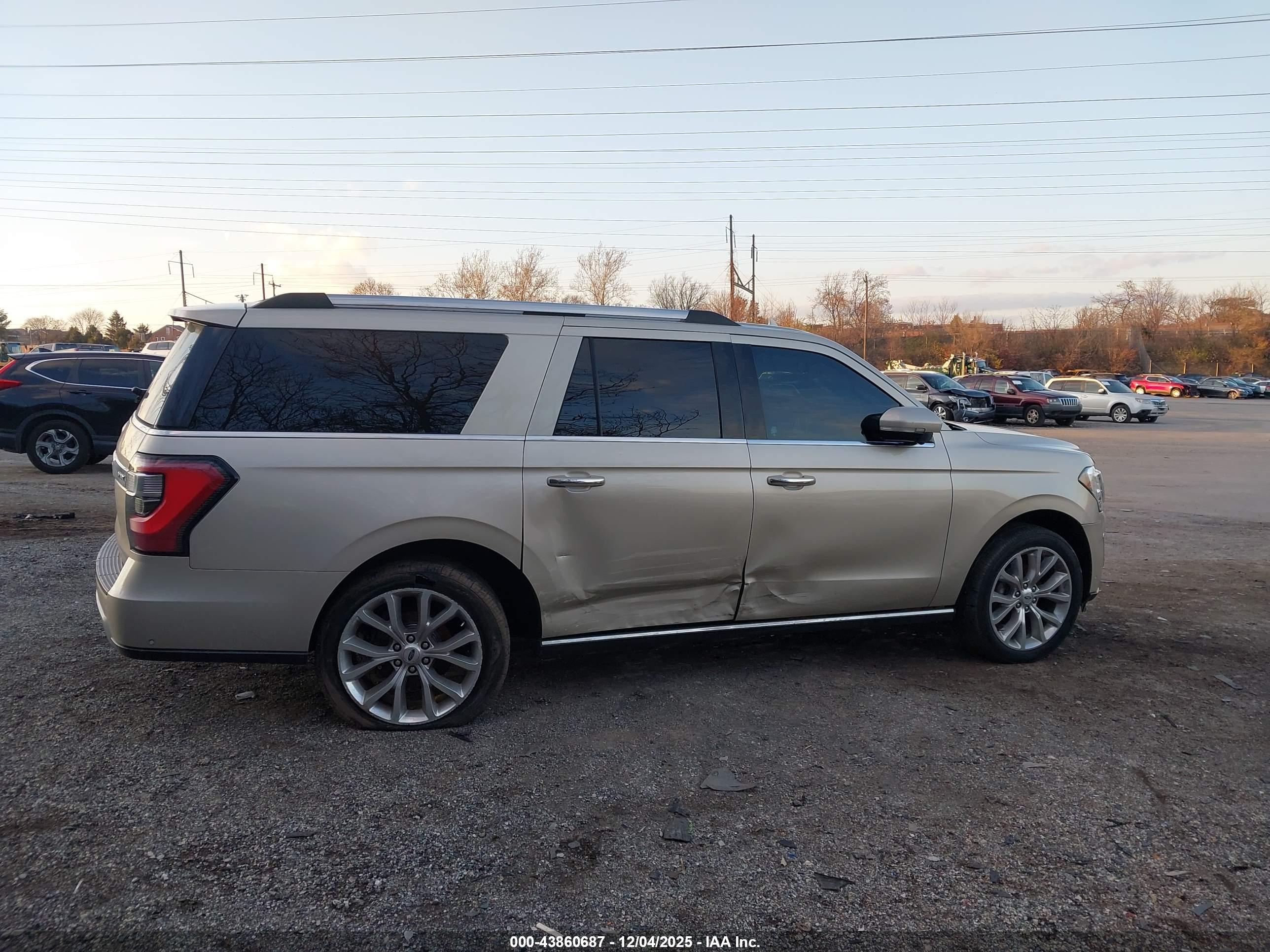 FORD EXPEDITION image 6