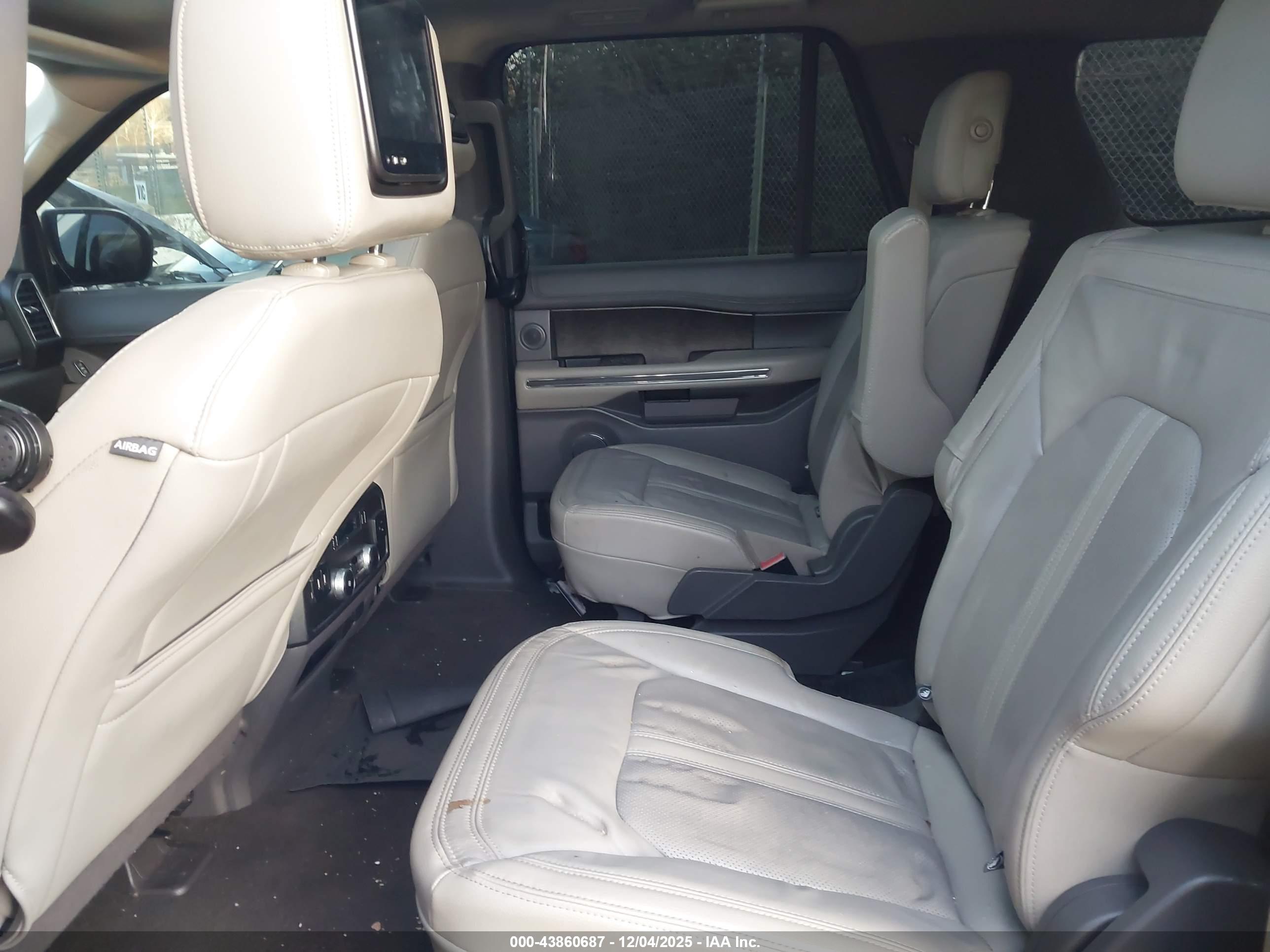 FORD EXPEDITION image 8