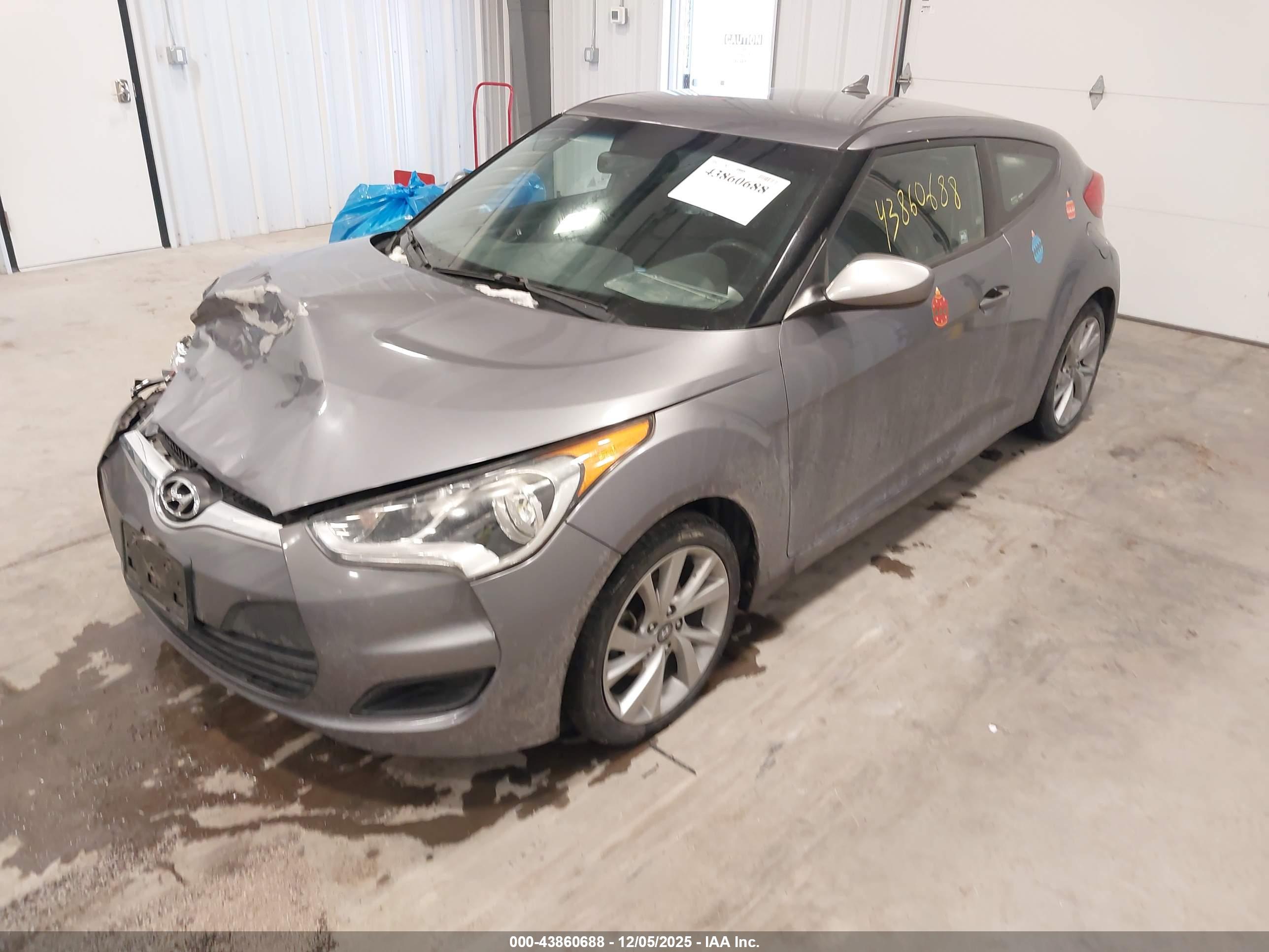 HYUNDAI VELOSTER image 2