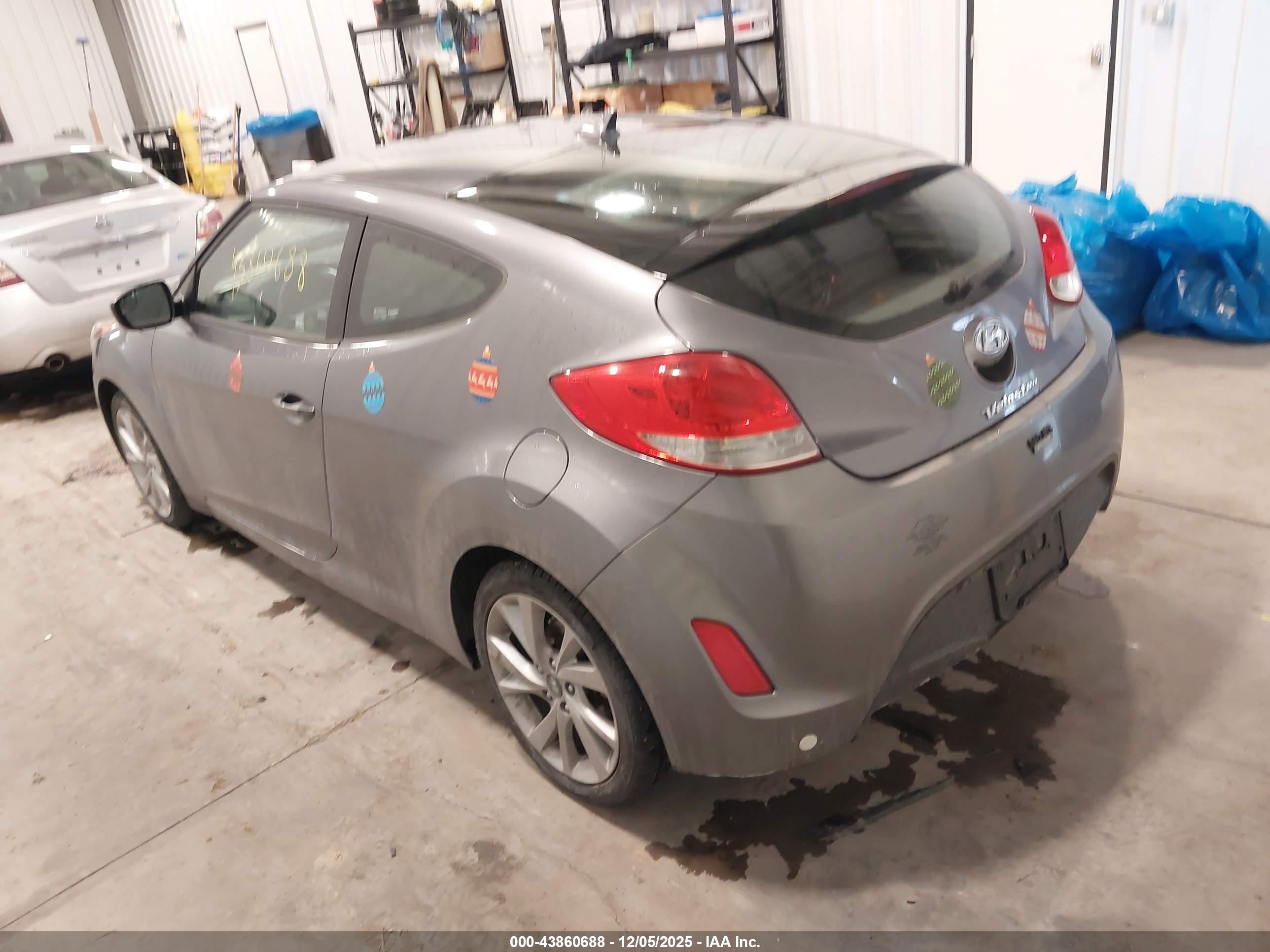 HYUNDAI VELOSTER image 3