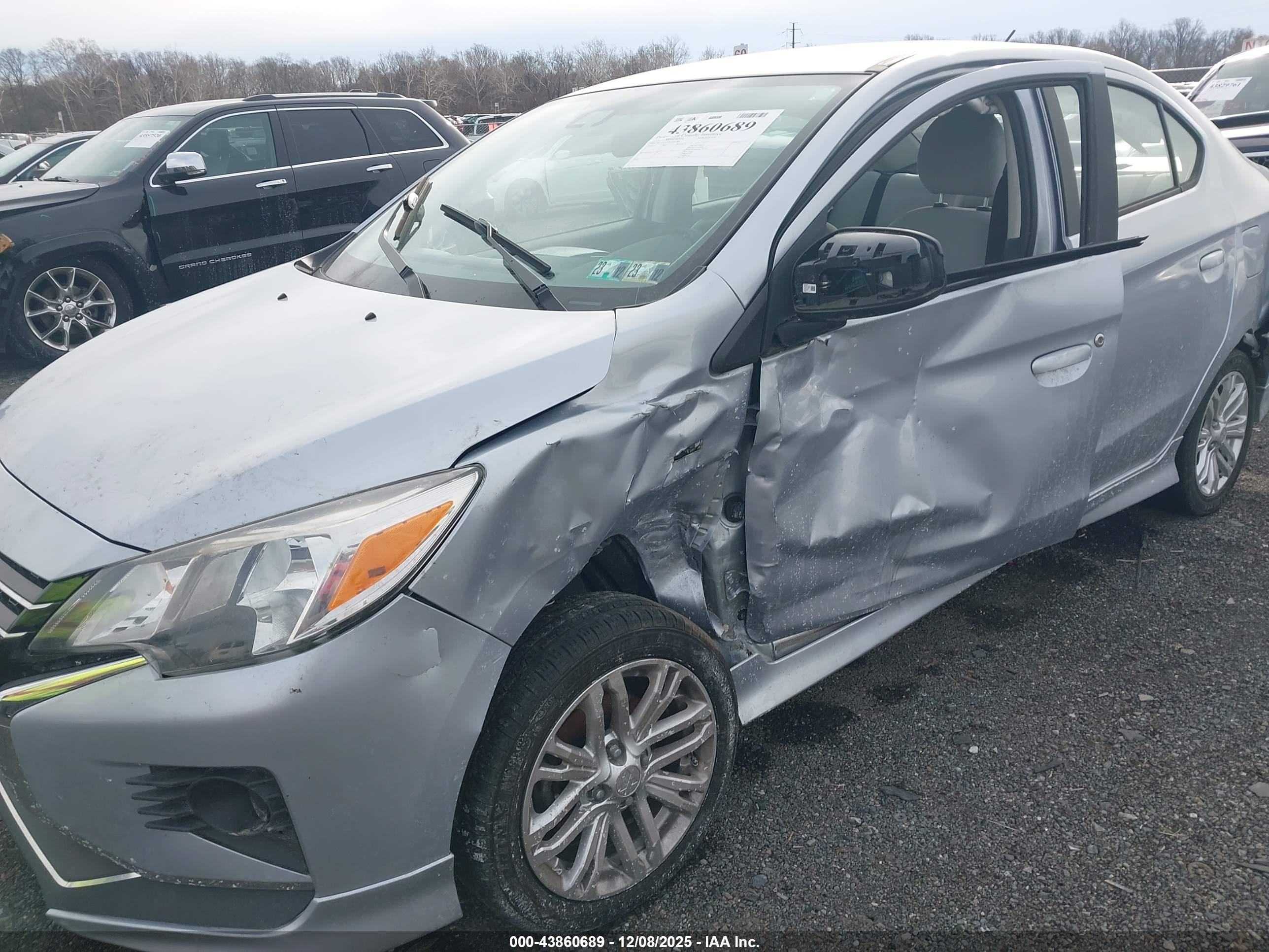 MITSUBISHI MIRAGE image 6