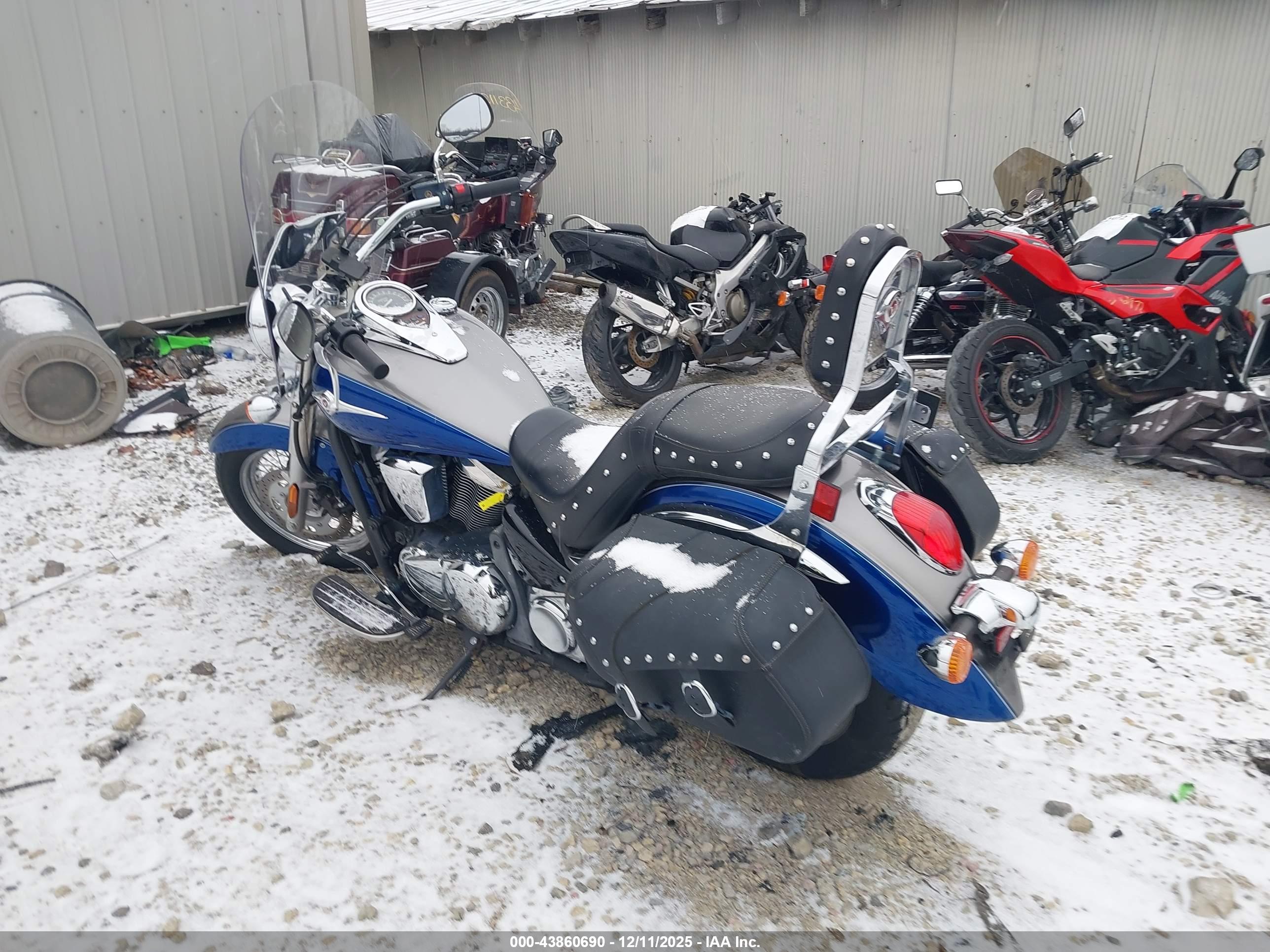 KAWASAKI VN900 image 3