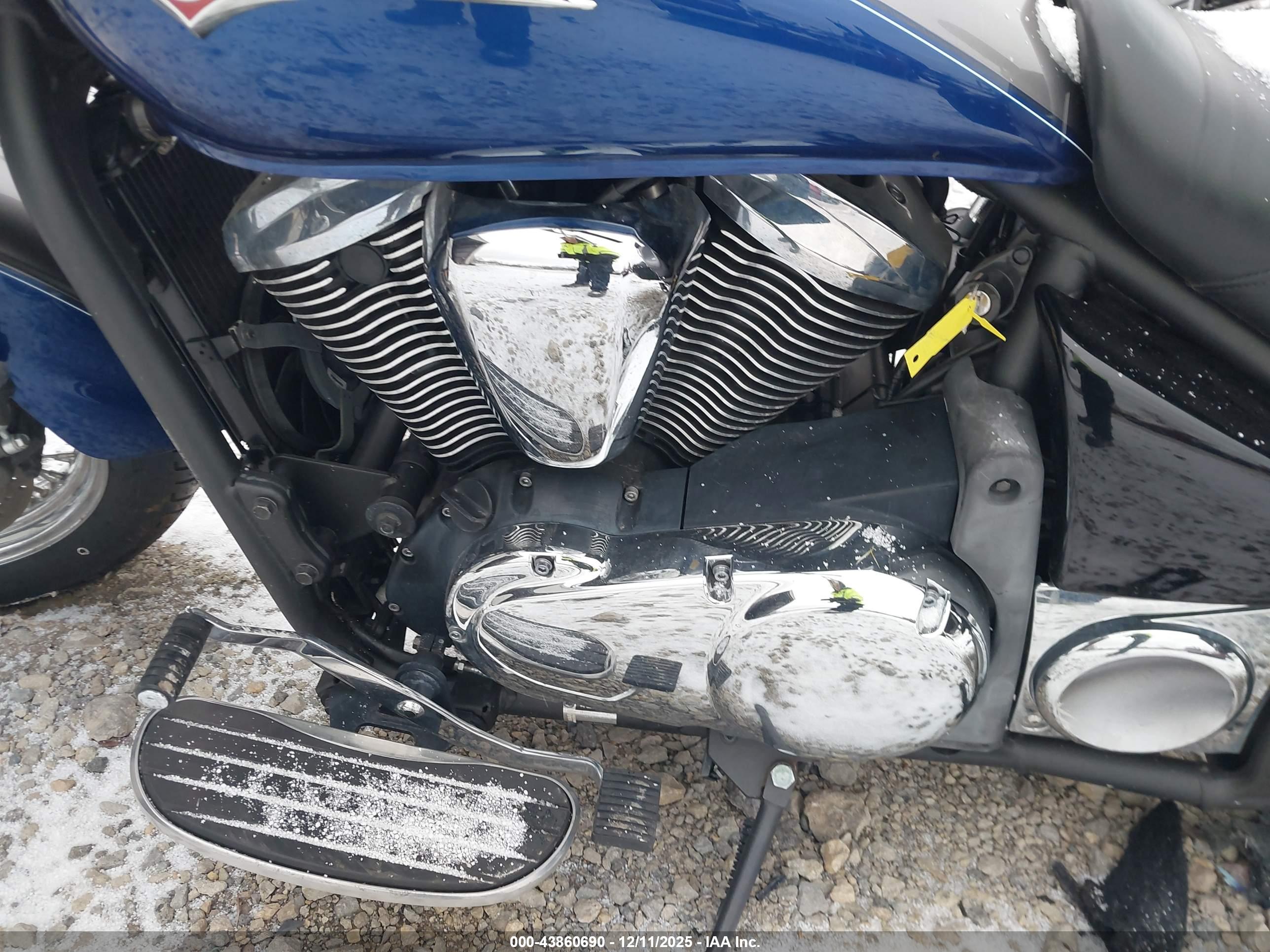 KAWASAKI VN900 image 9