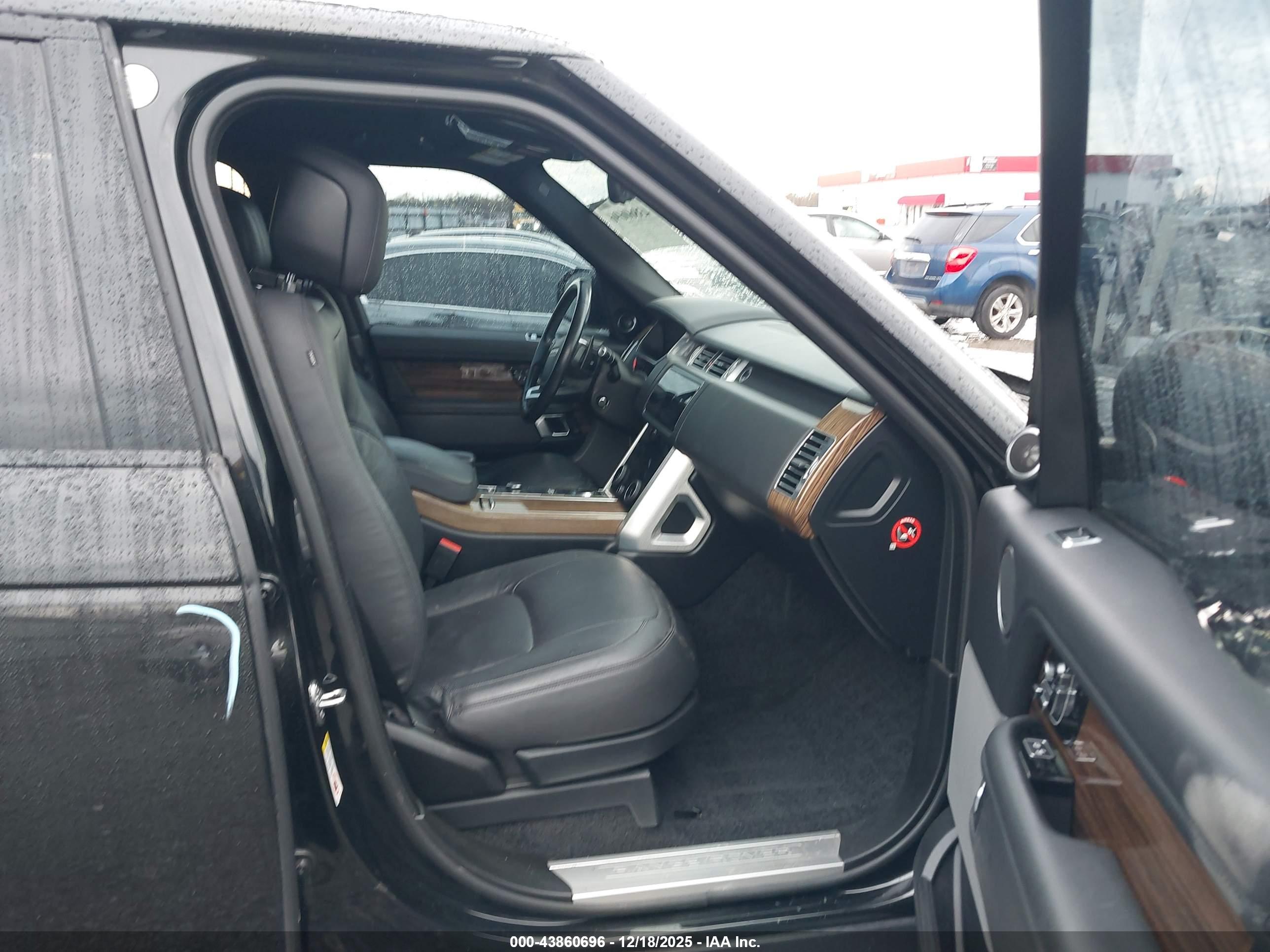 LAND ROVER image 5