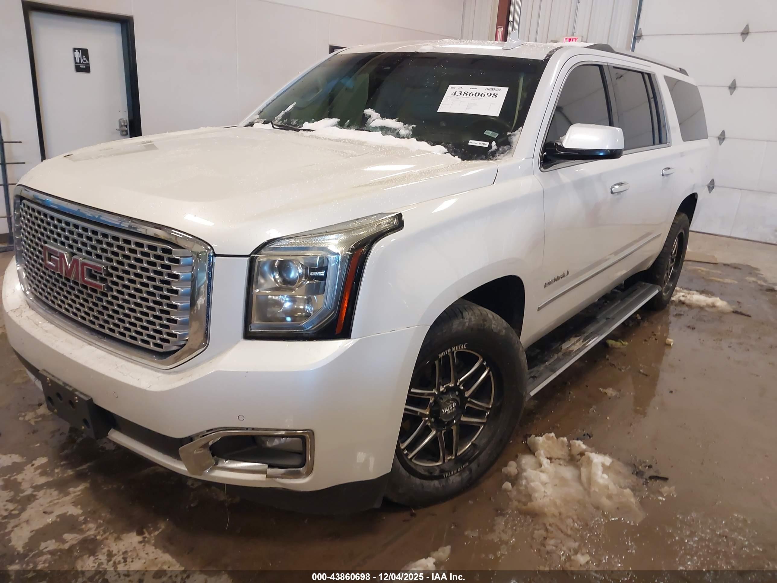 GMC YUKON image 2