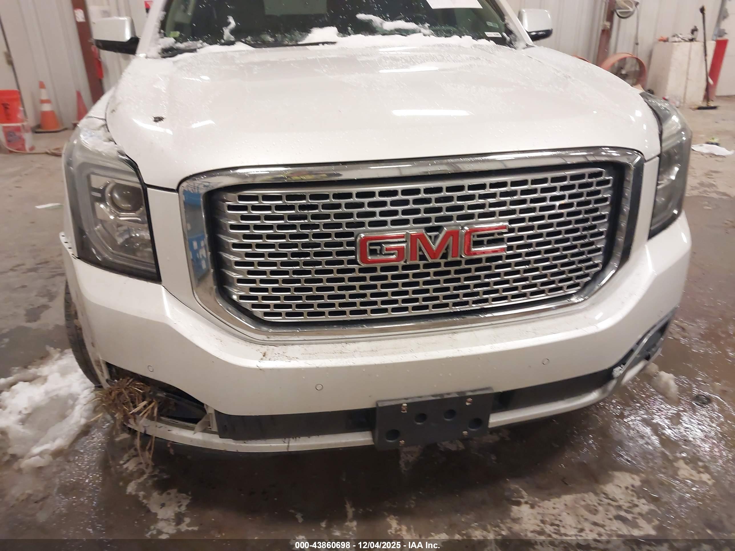 GMC YUKON image 6