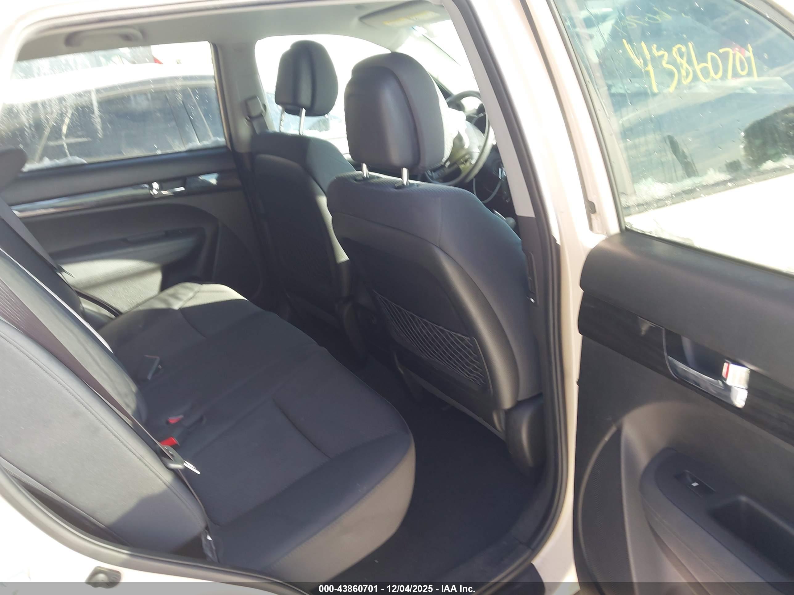 KIA SORENTO image 8
