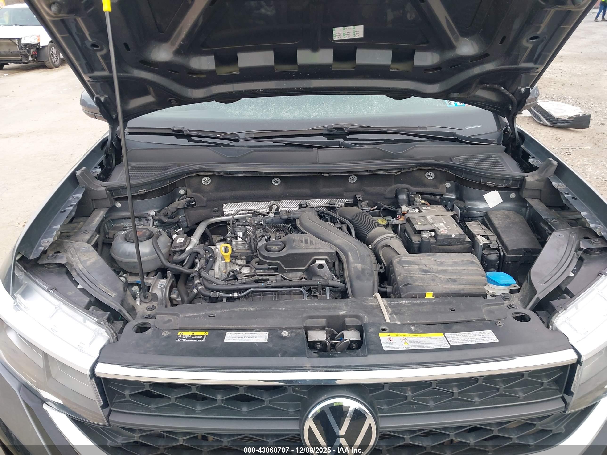 VOLKSWAGEN TAOS image 10