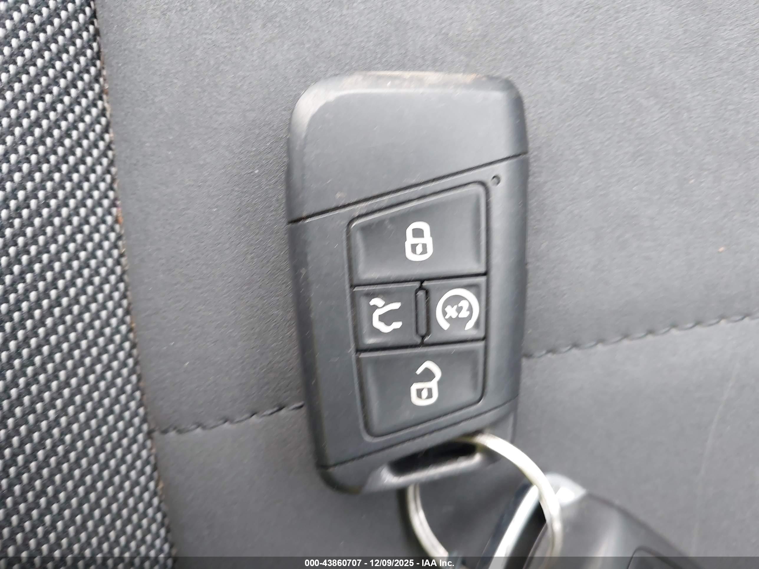 VOLKSWAGEN TAOS image 11