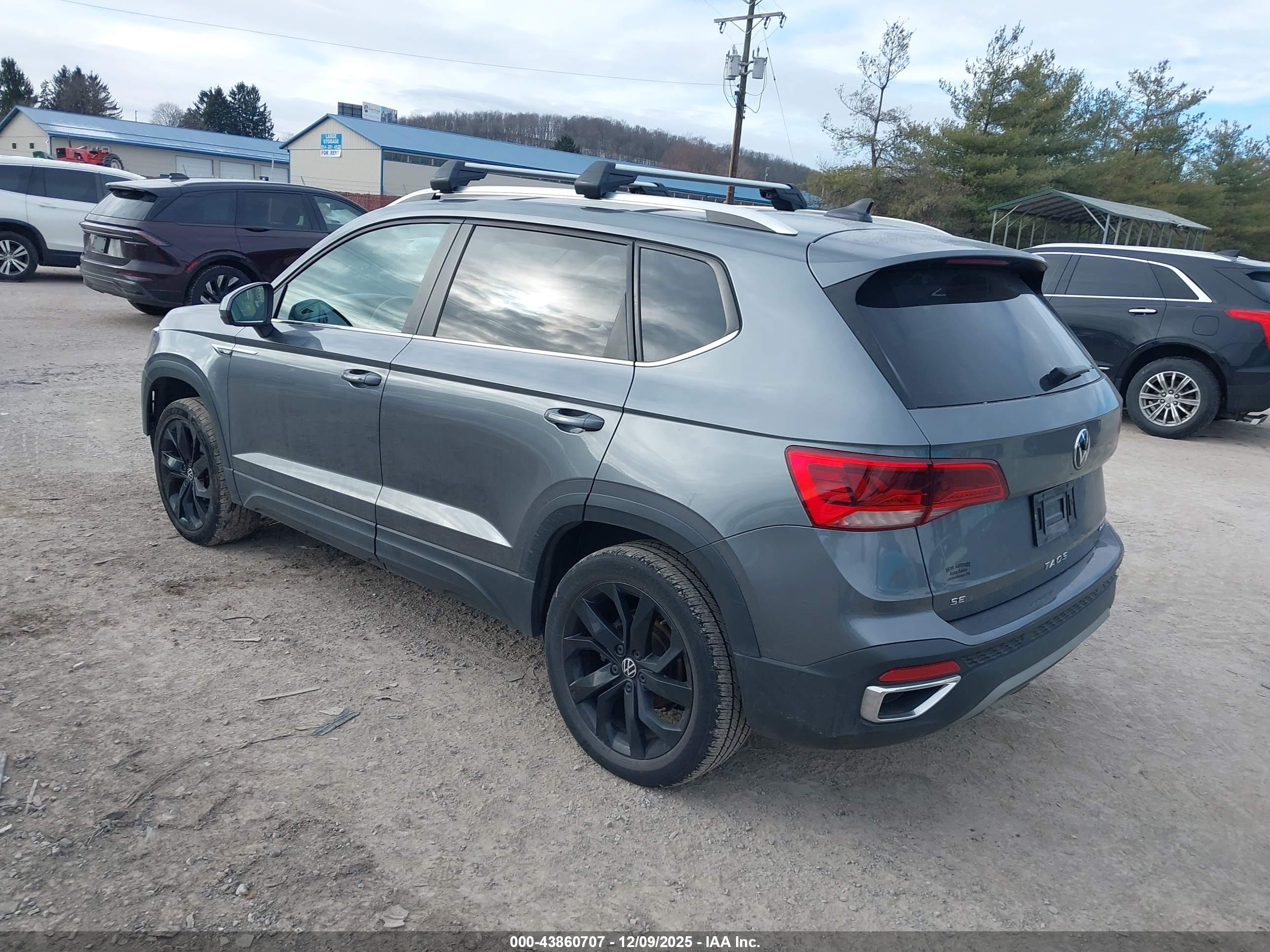 VOLKSWAGEN TAOS image 3