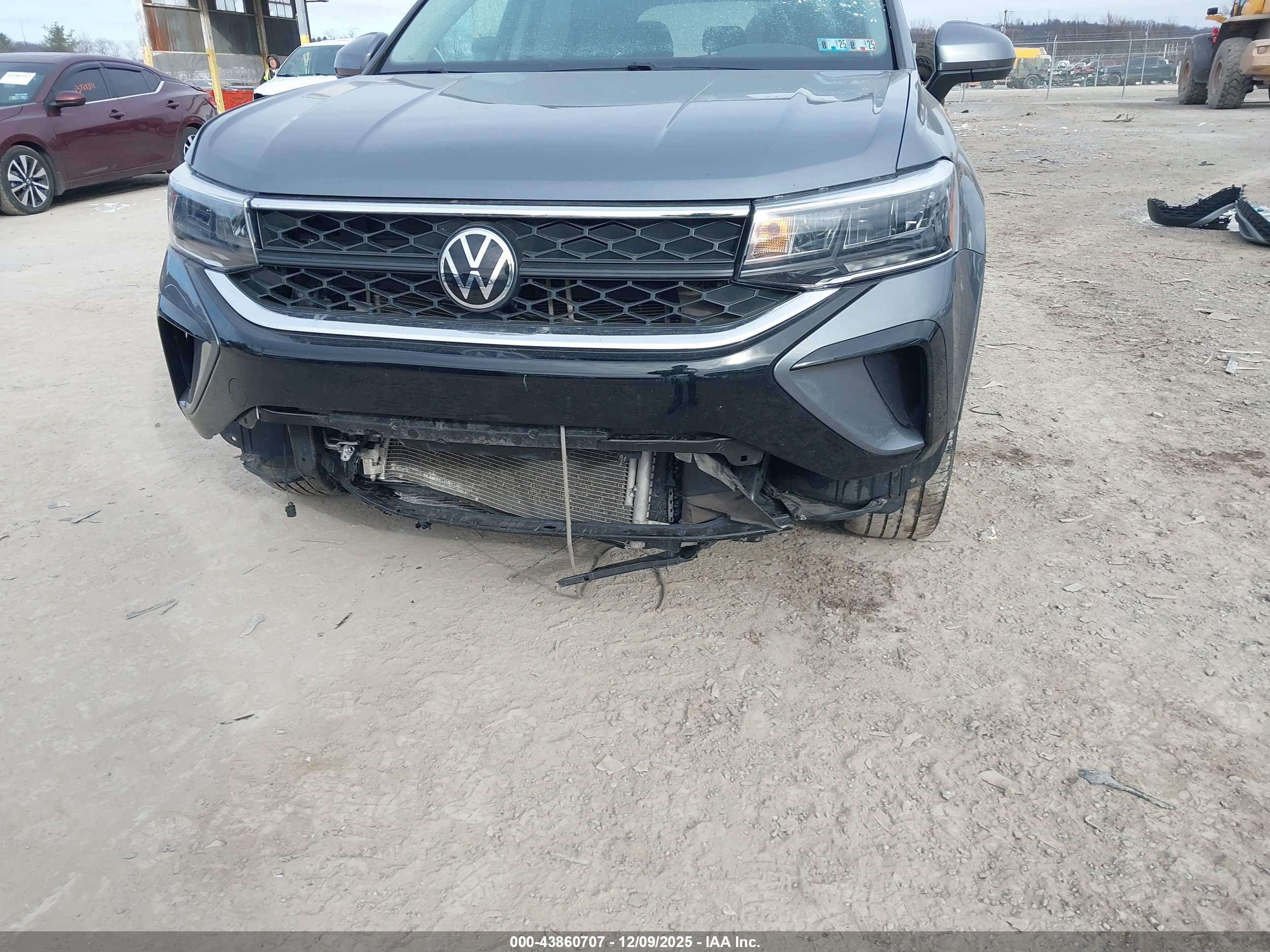 VOLKSWAGEN TAOS image 6