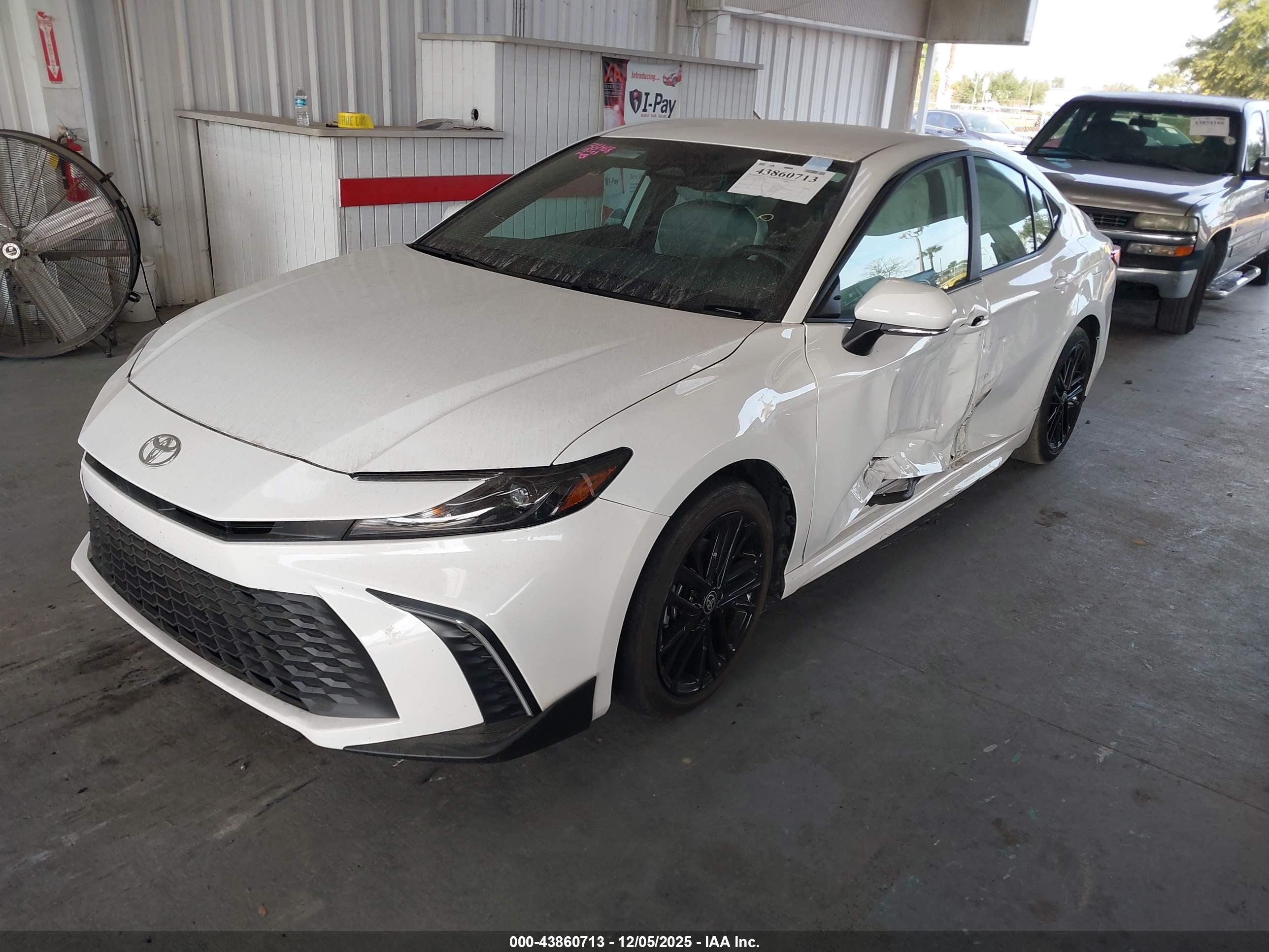 TOYOTA CAMRY image 2