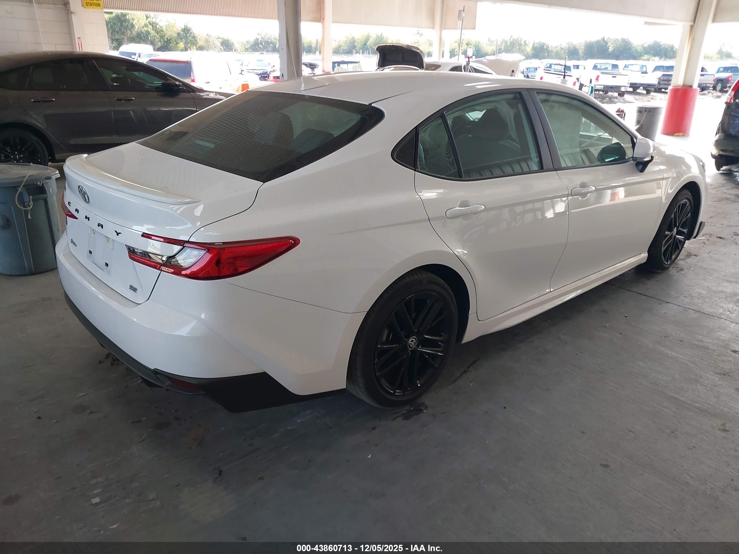 TOYOTA CAMRY image 4