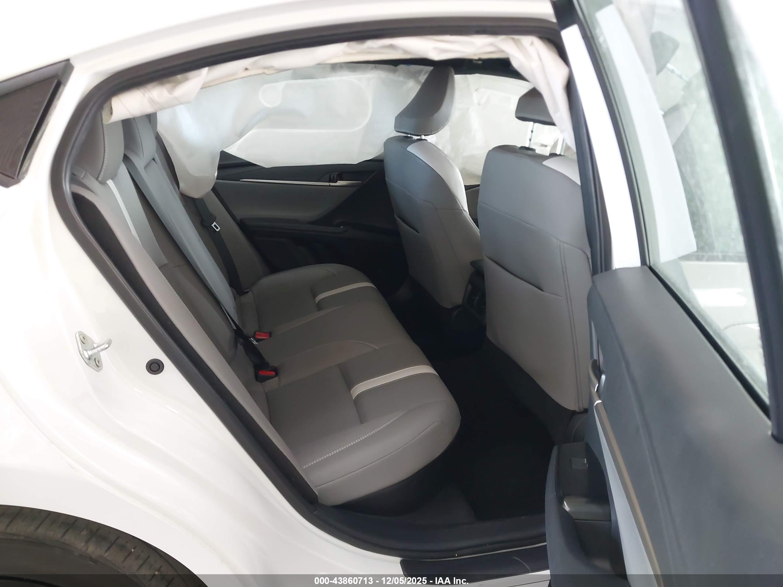 TOYOTA CAMRY image 8