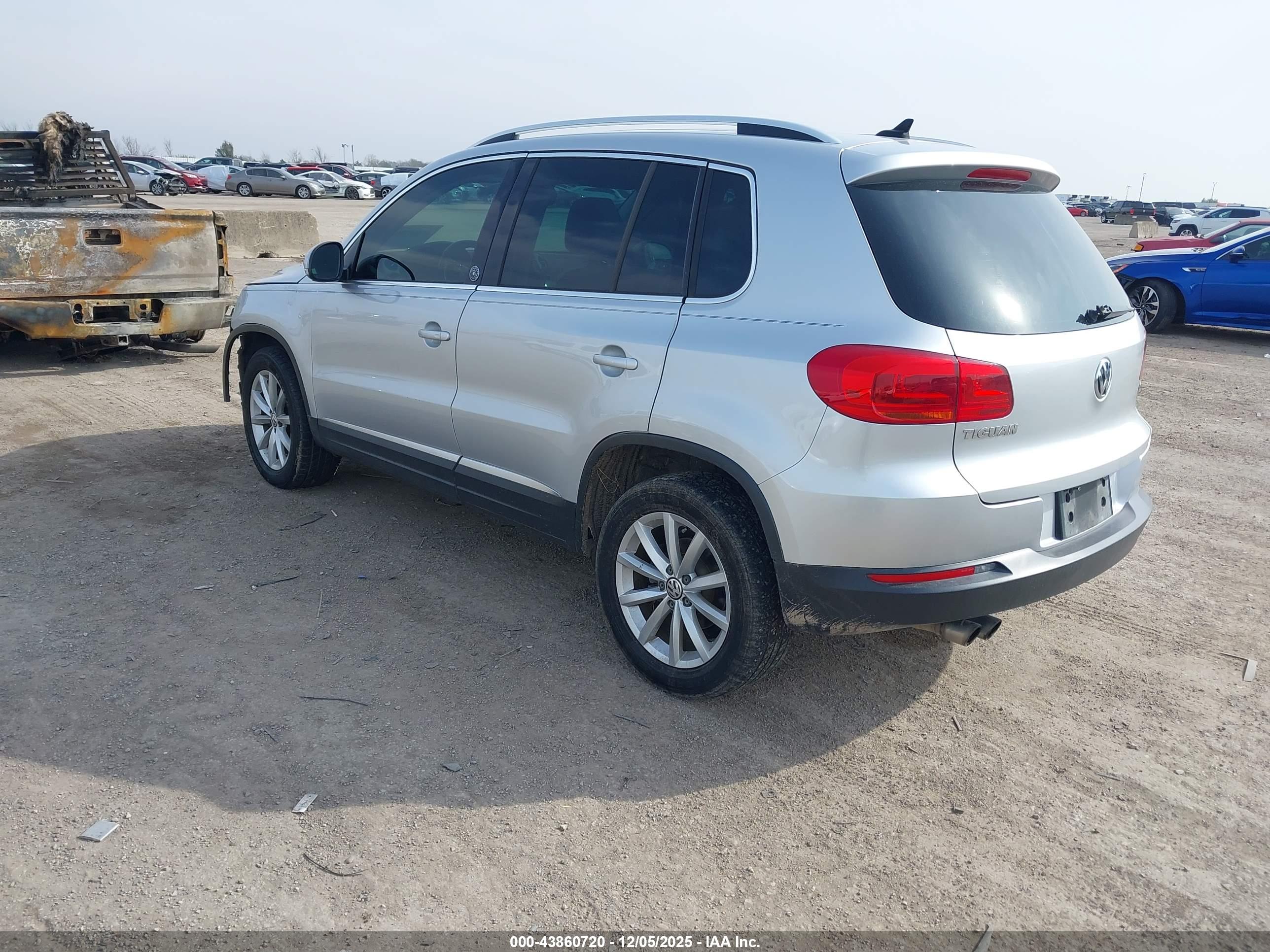 VOLKSWAGEN TIGUAN image 3
