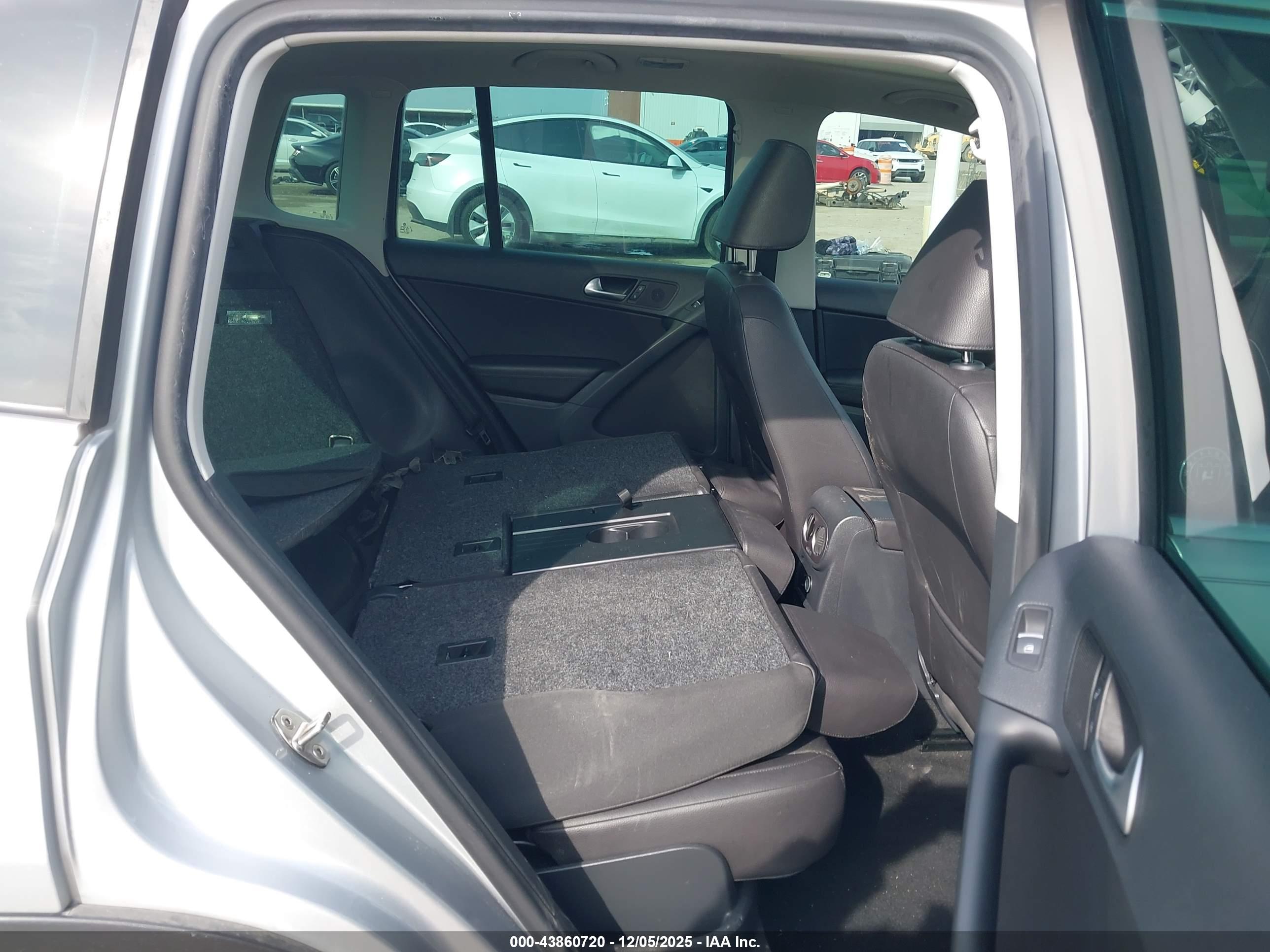 VOLKSWAGEN TIGUAN image 8