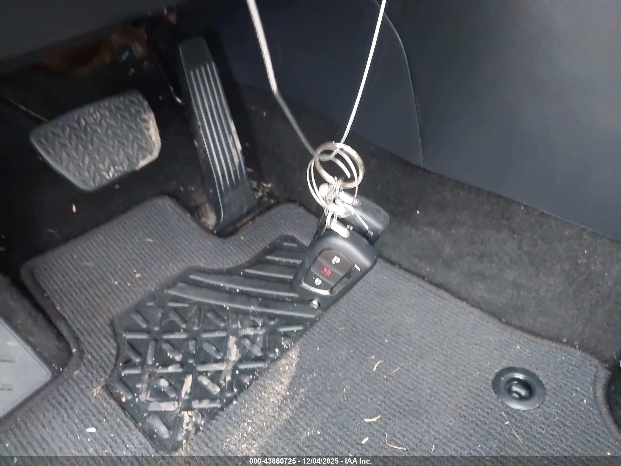 TOYOTA RAV4 image 11