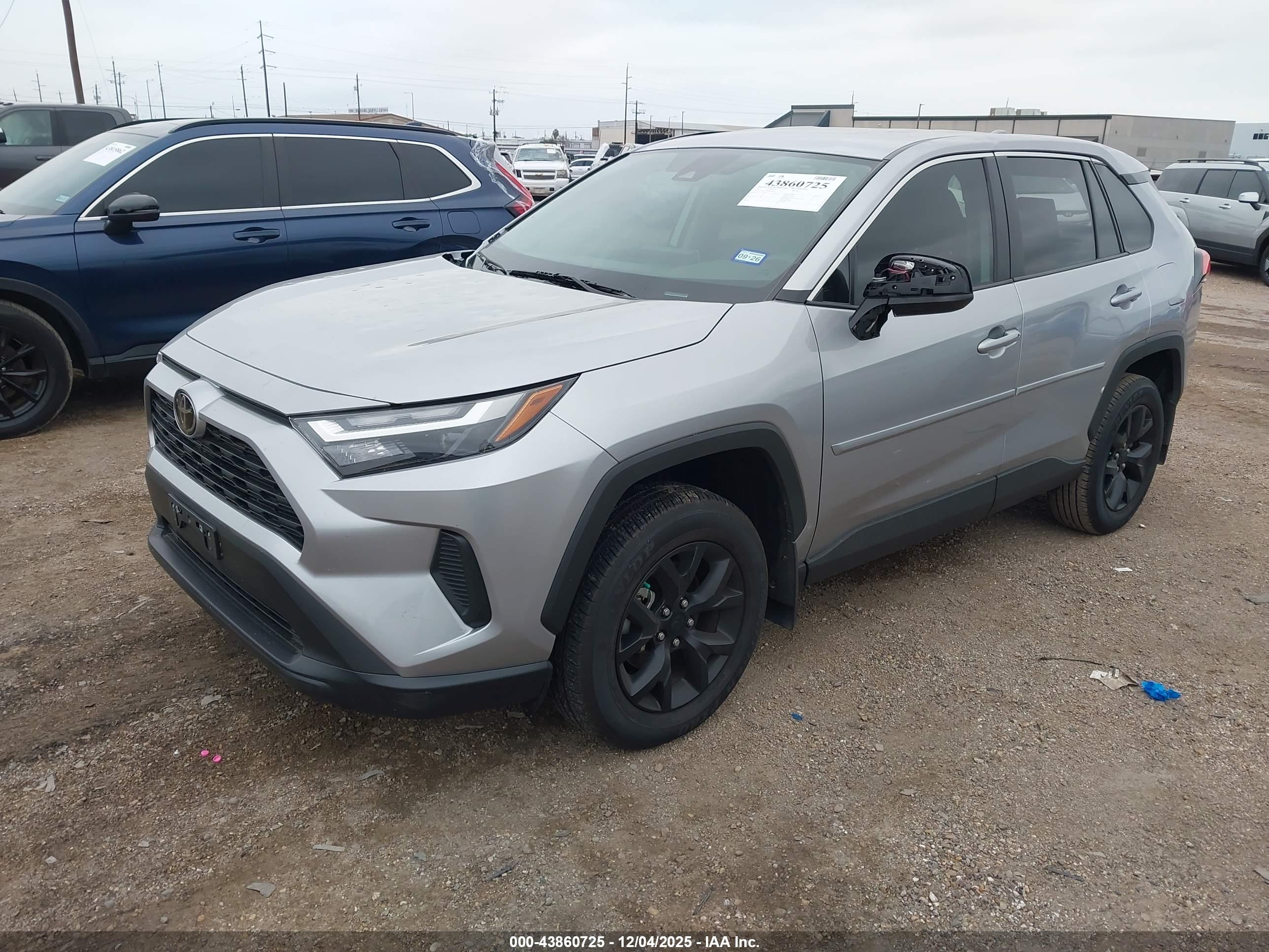 TOYOTA RAV4 image 2