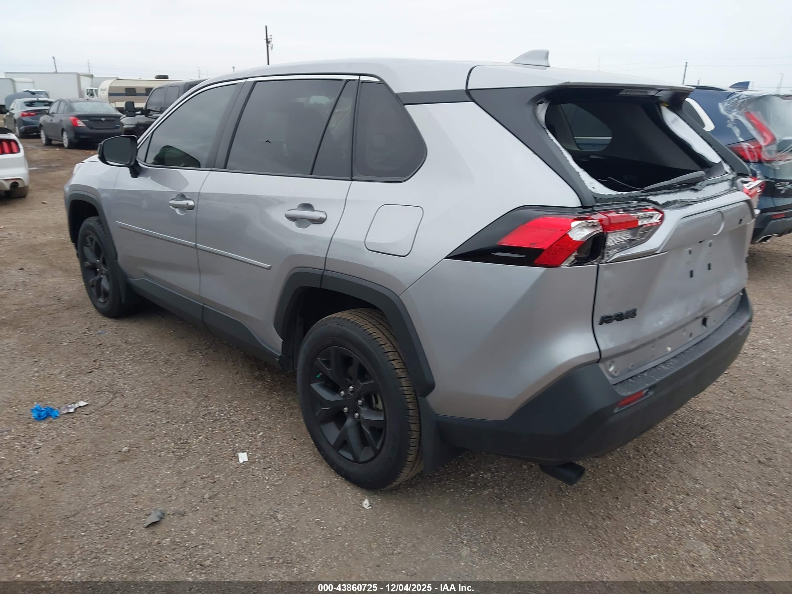 TOYOTA RAV4 image 3