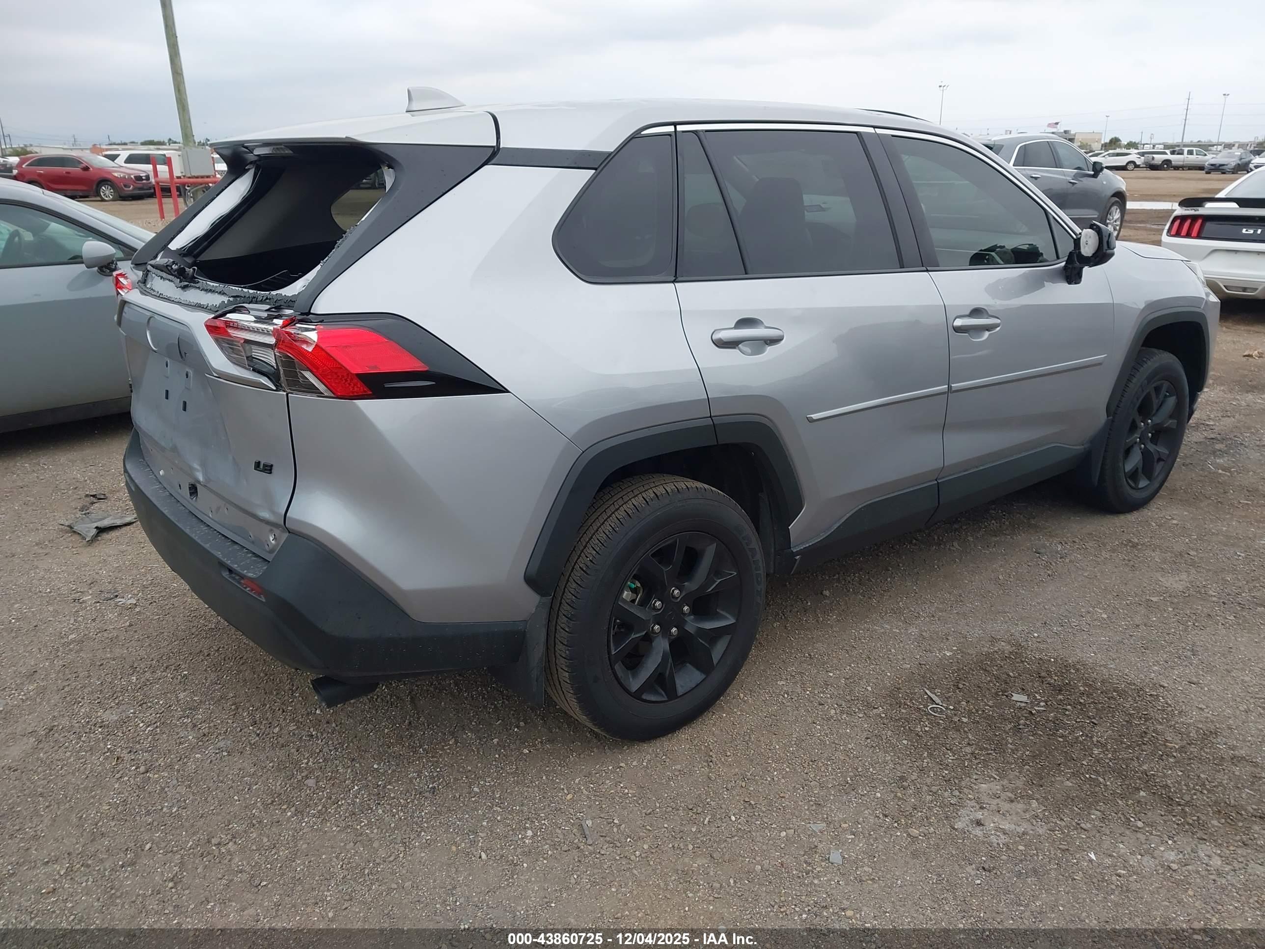 TOYOTA RAV4 image 4
