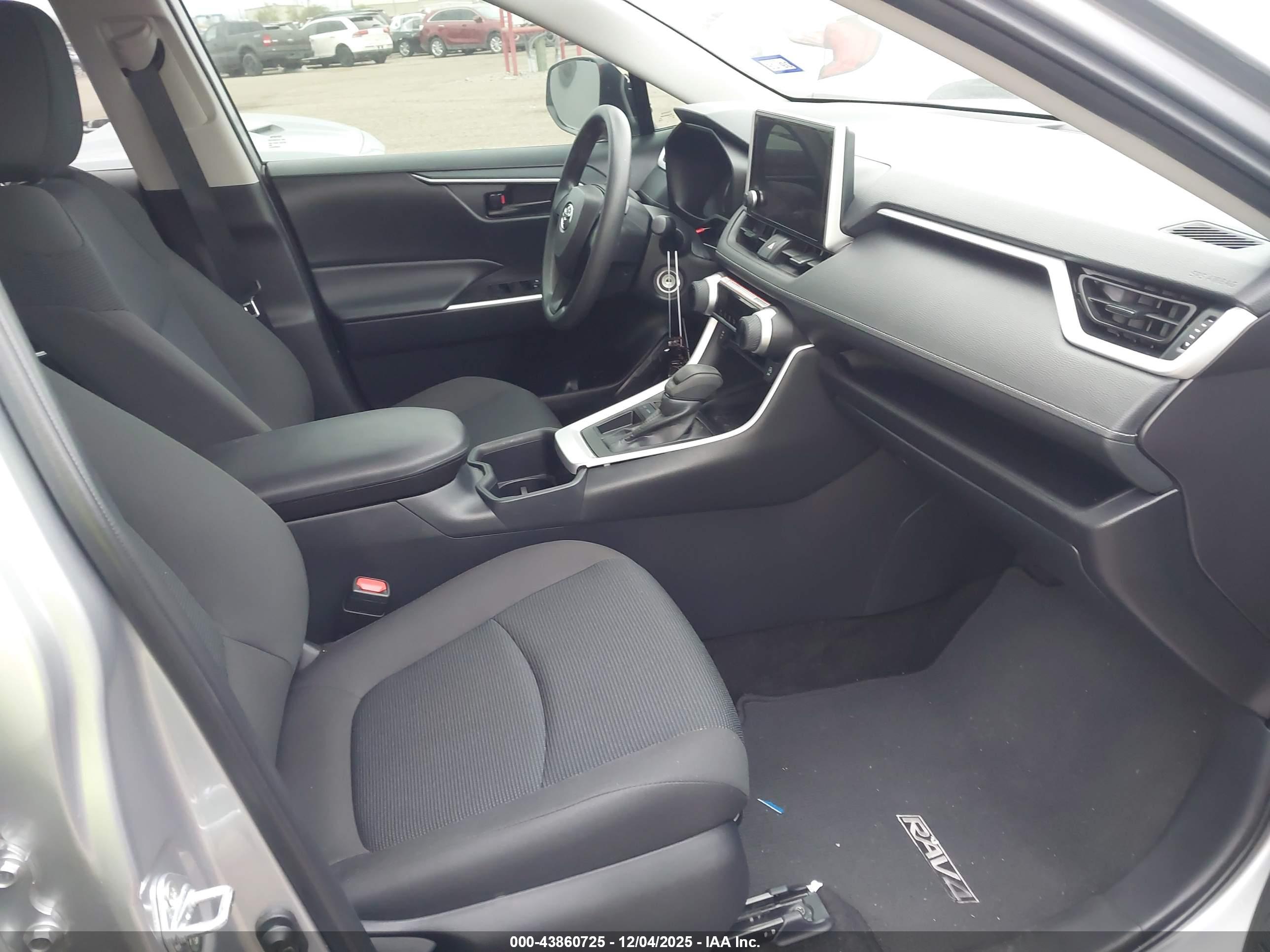 TOYOTA RAV4 image 5