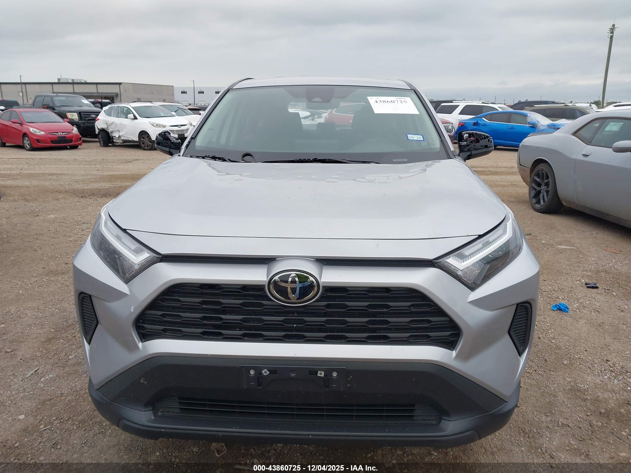 TOYOTA RAV4 image 6