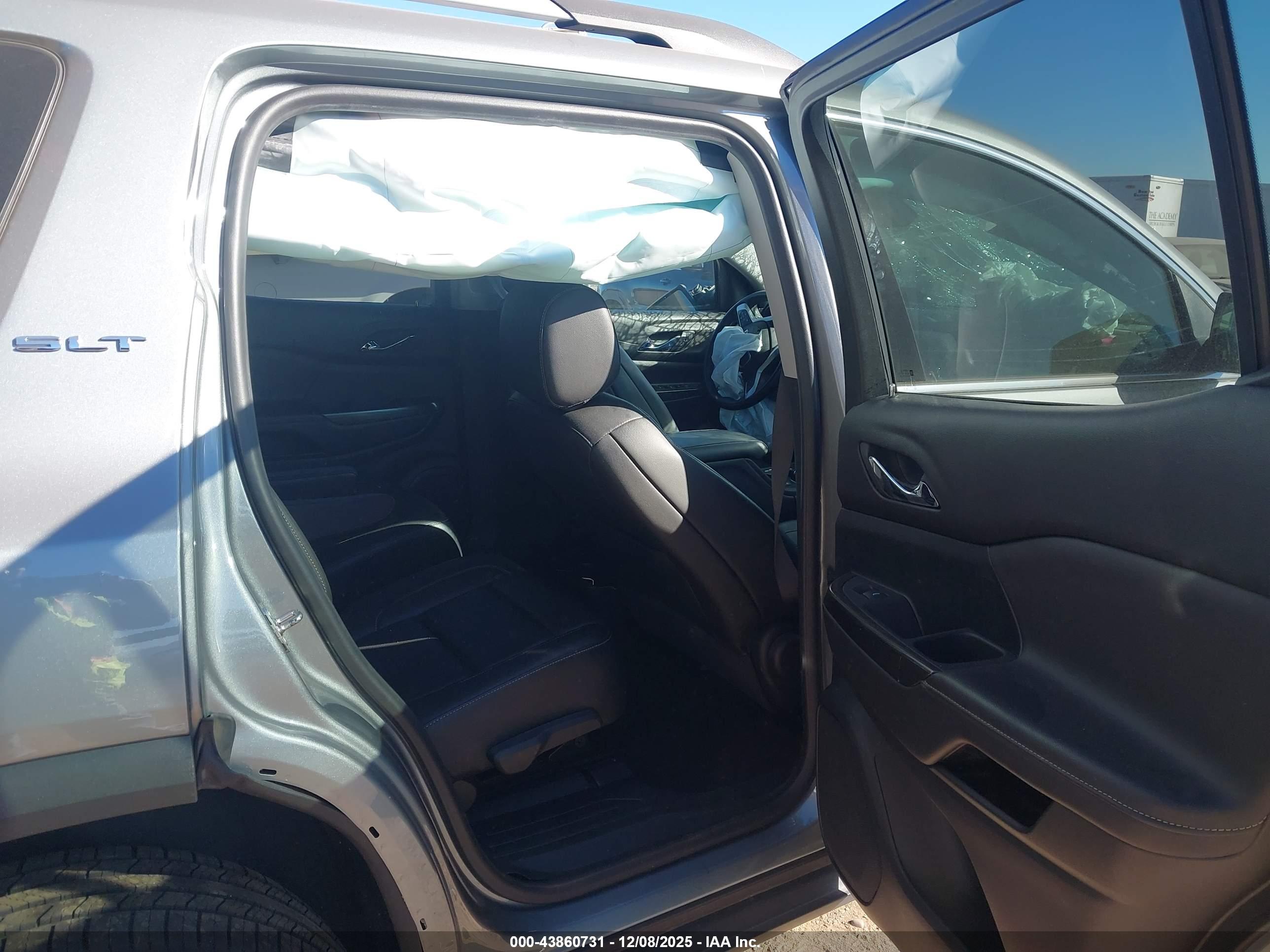 GMC ACADIA image 8