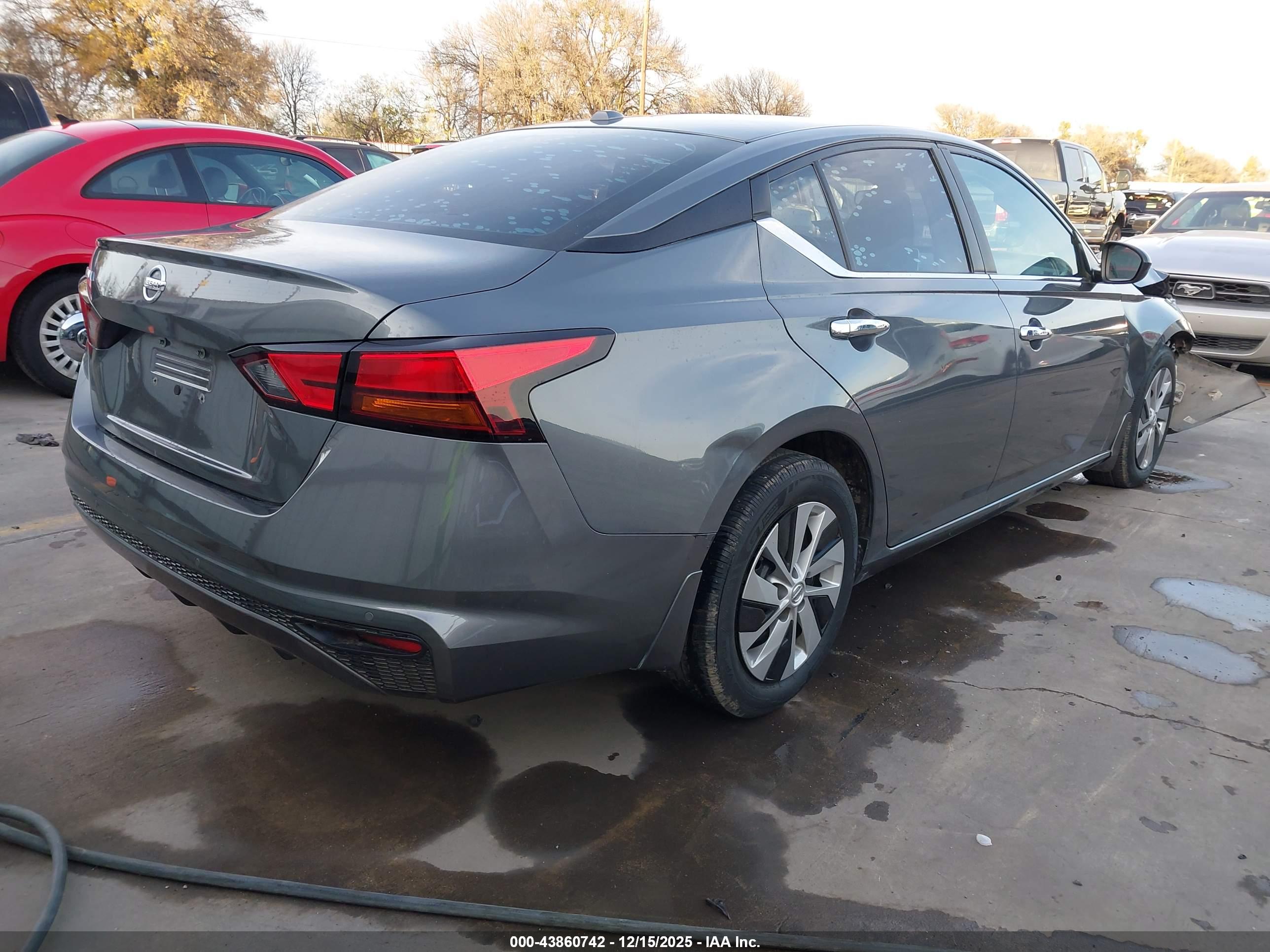NISSAN ALTIMA image 4