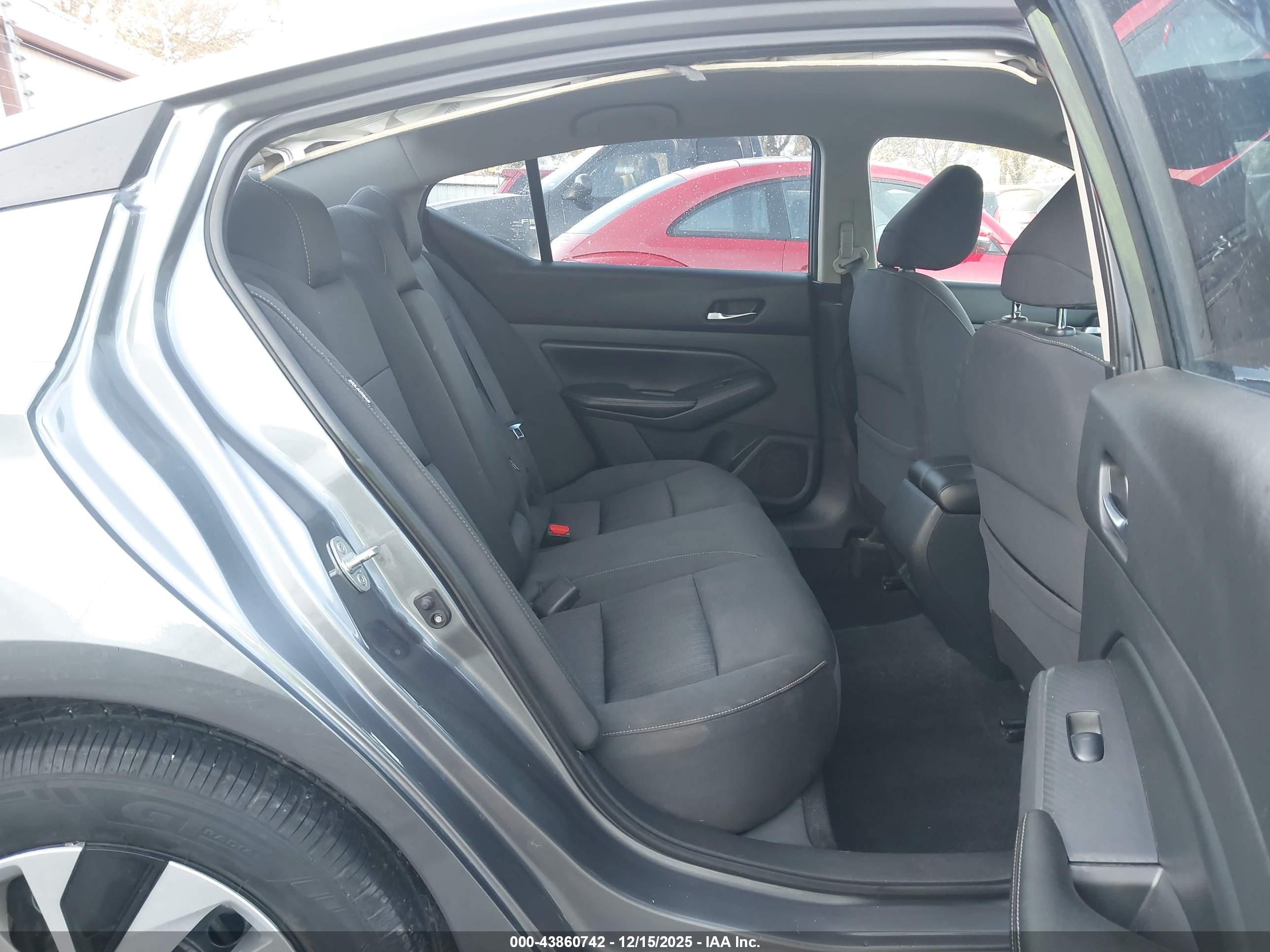 NISSAN ALTIMA image 8