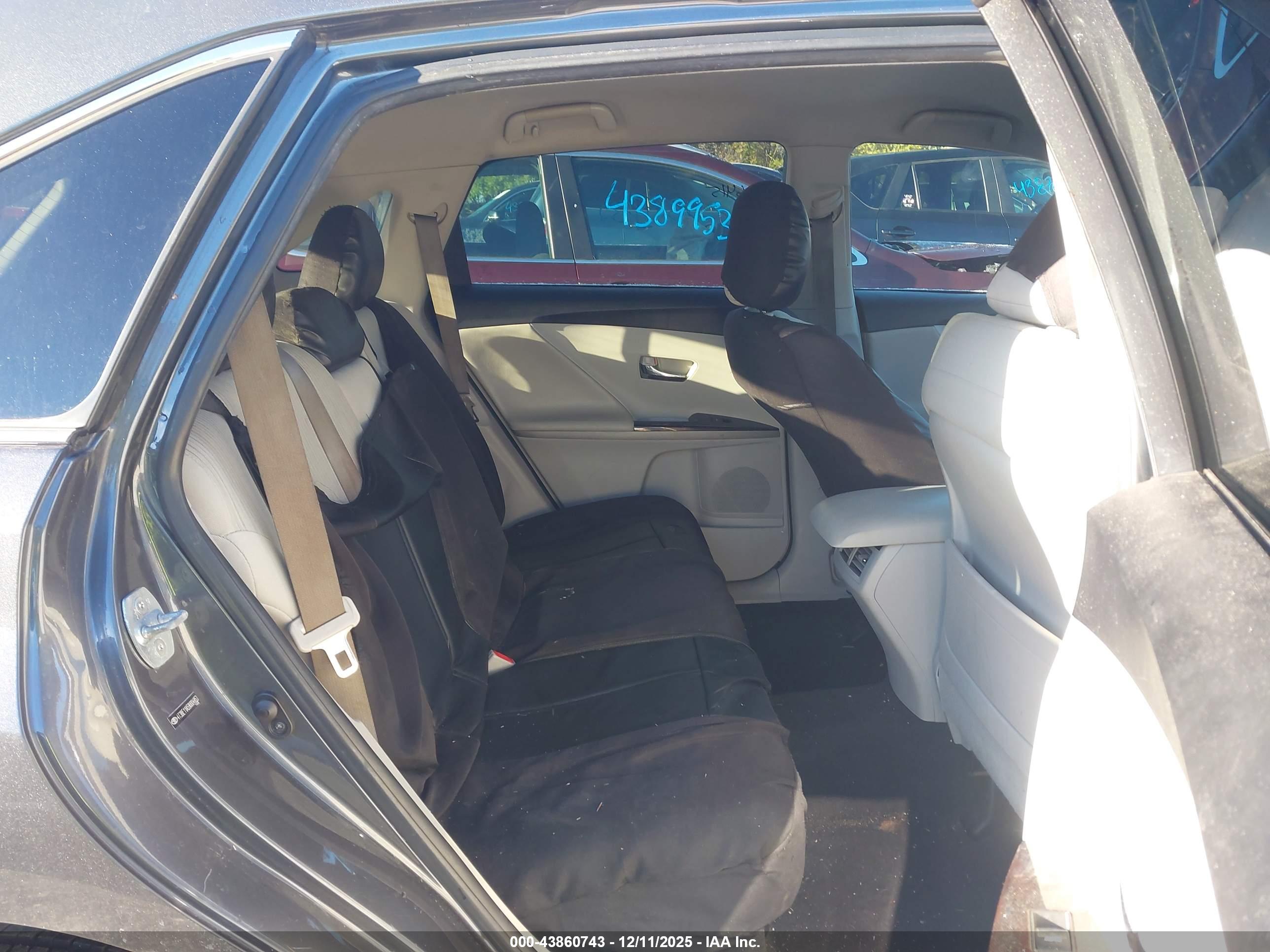 TOYOTA VENZA image 8