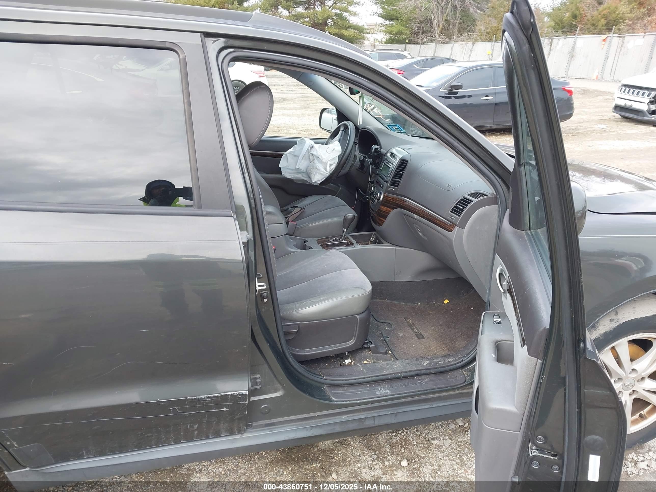 HYUNDAI SANTA image 5