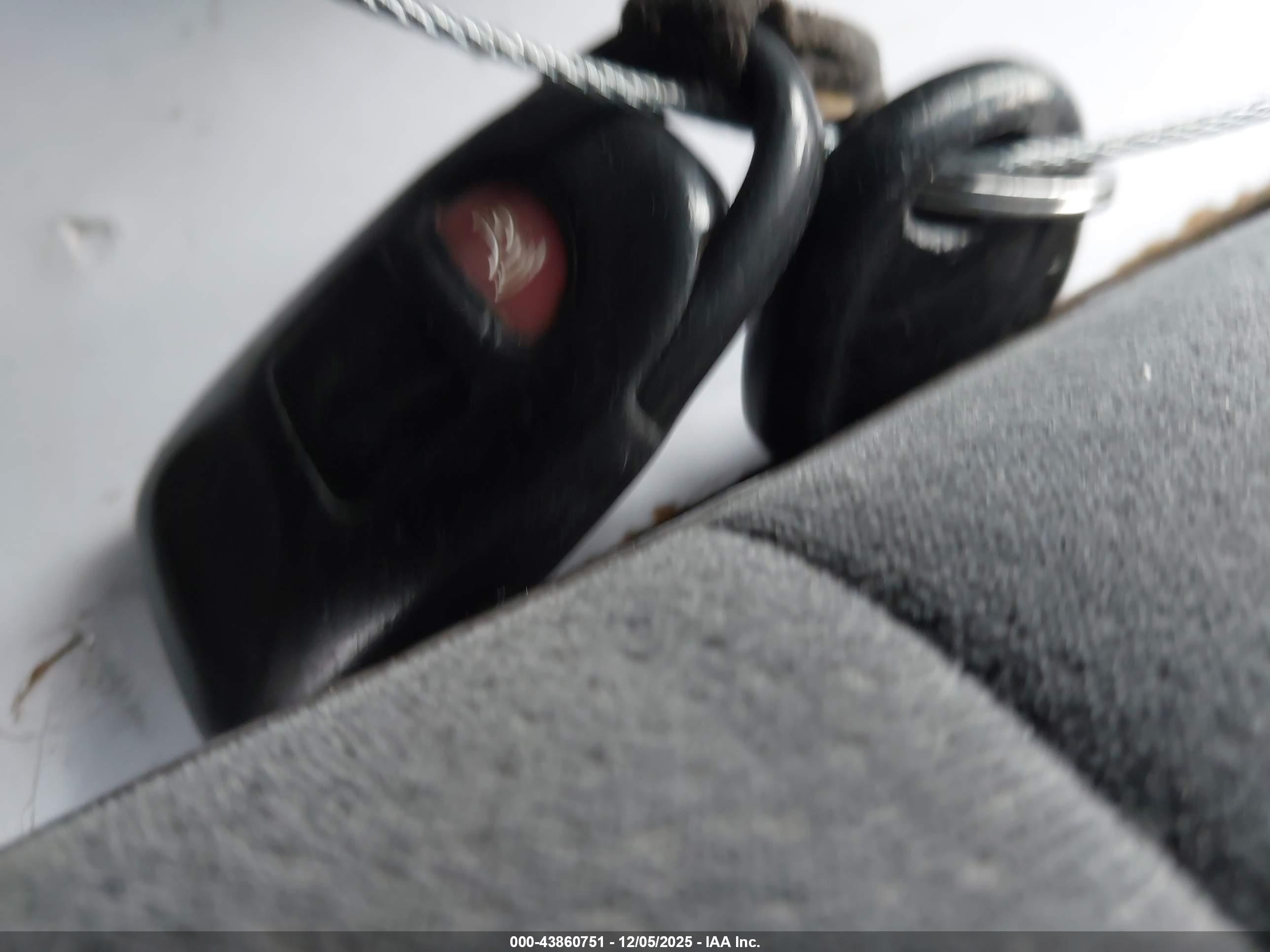 HYUNDAI SANTA image 6