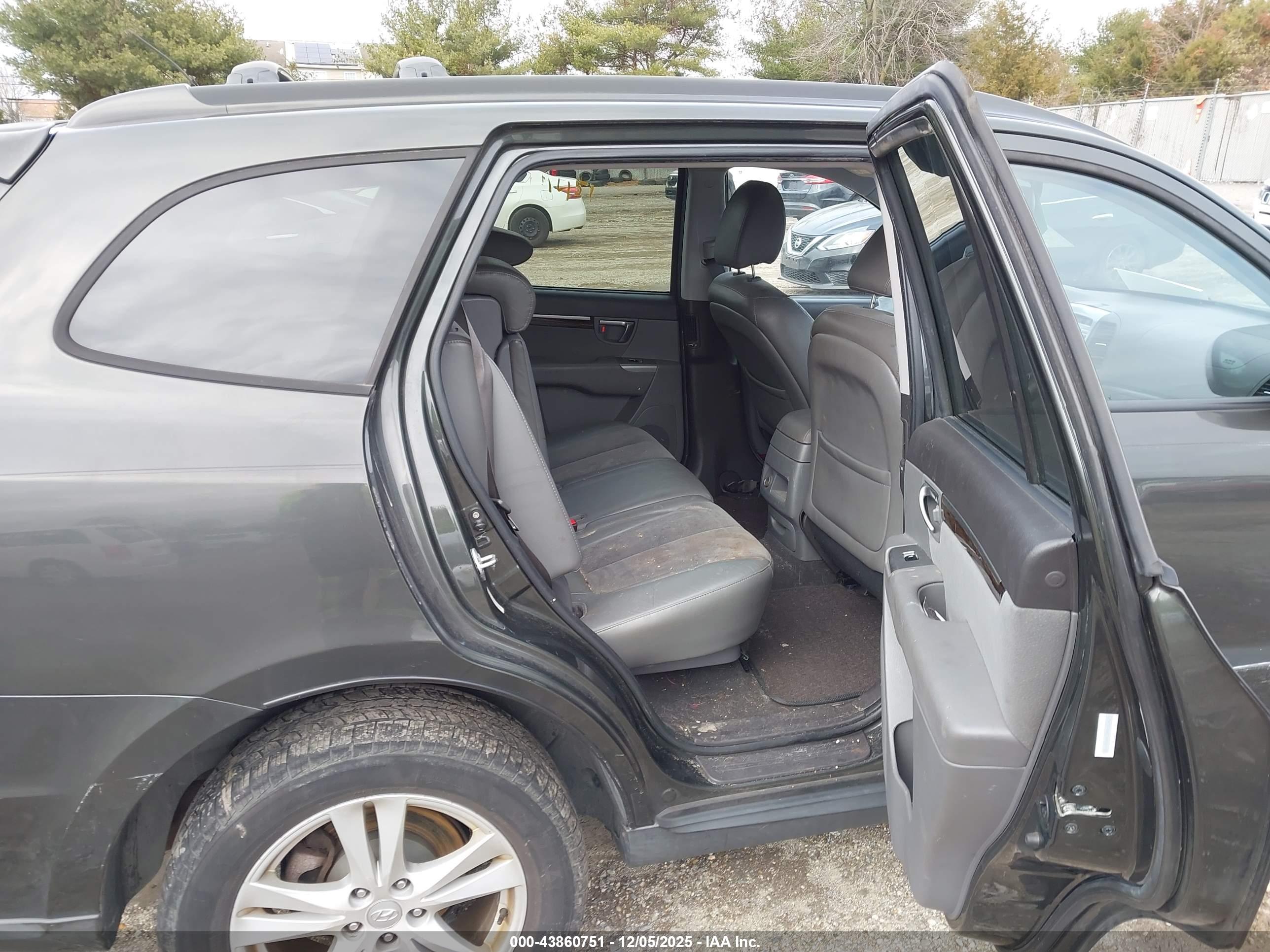 HYUNDAI SANTA image 8