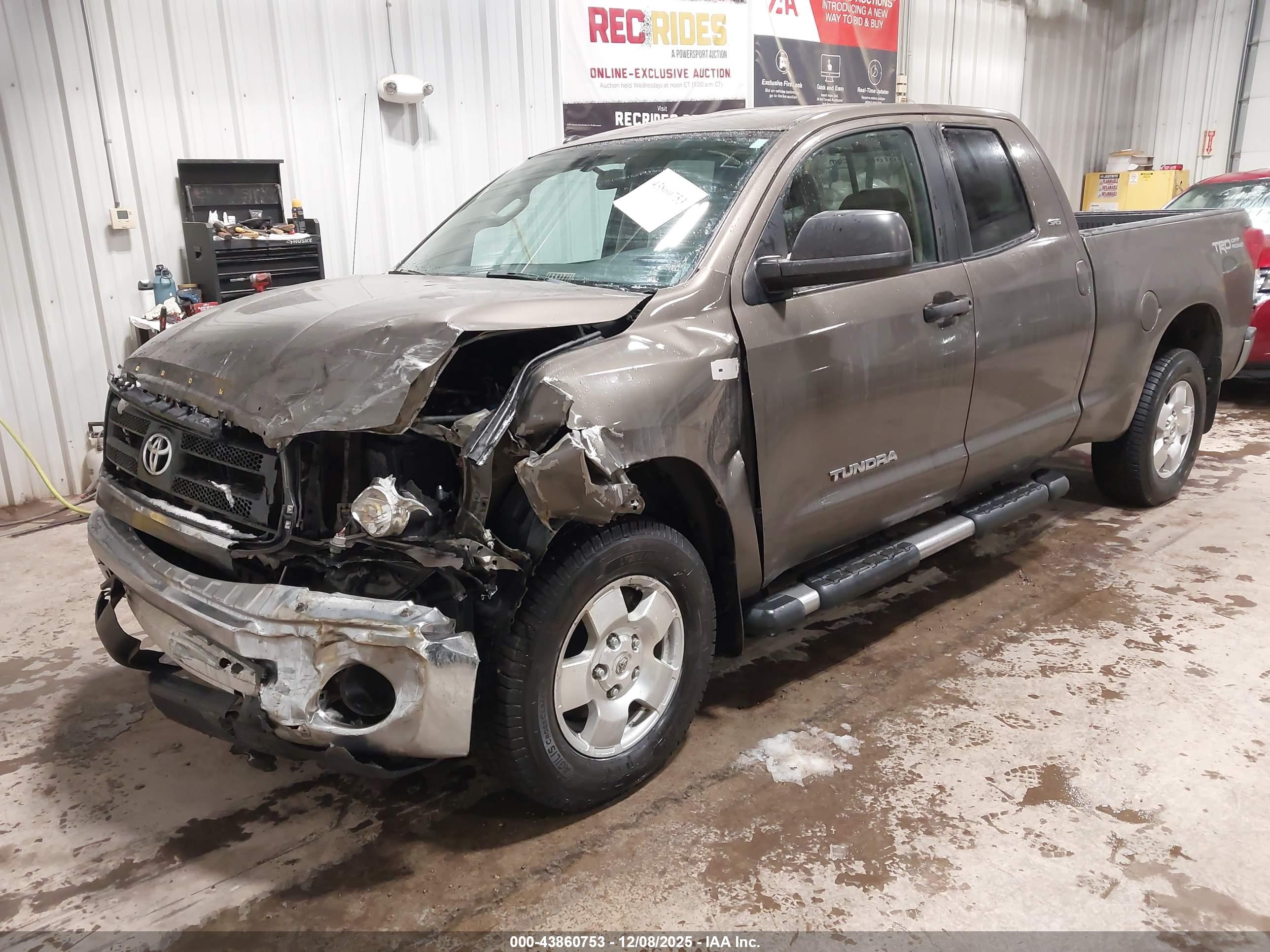 TOYOTA TUNDRA image 2